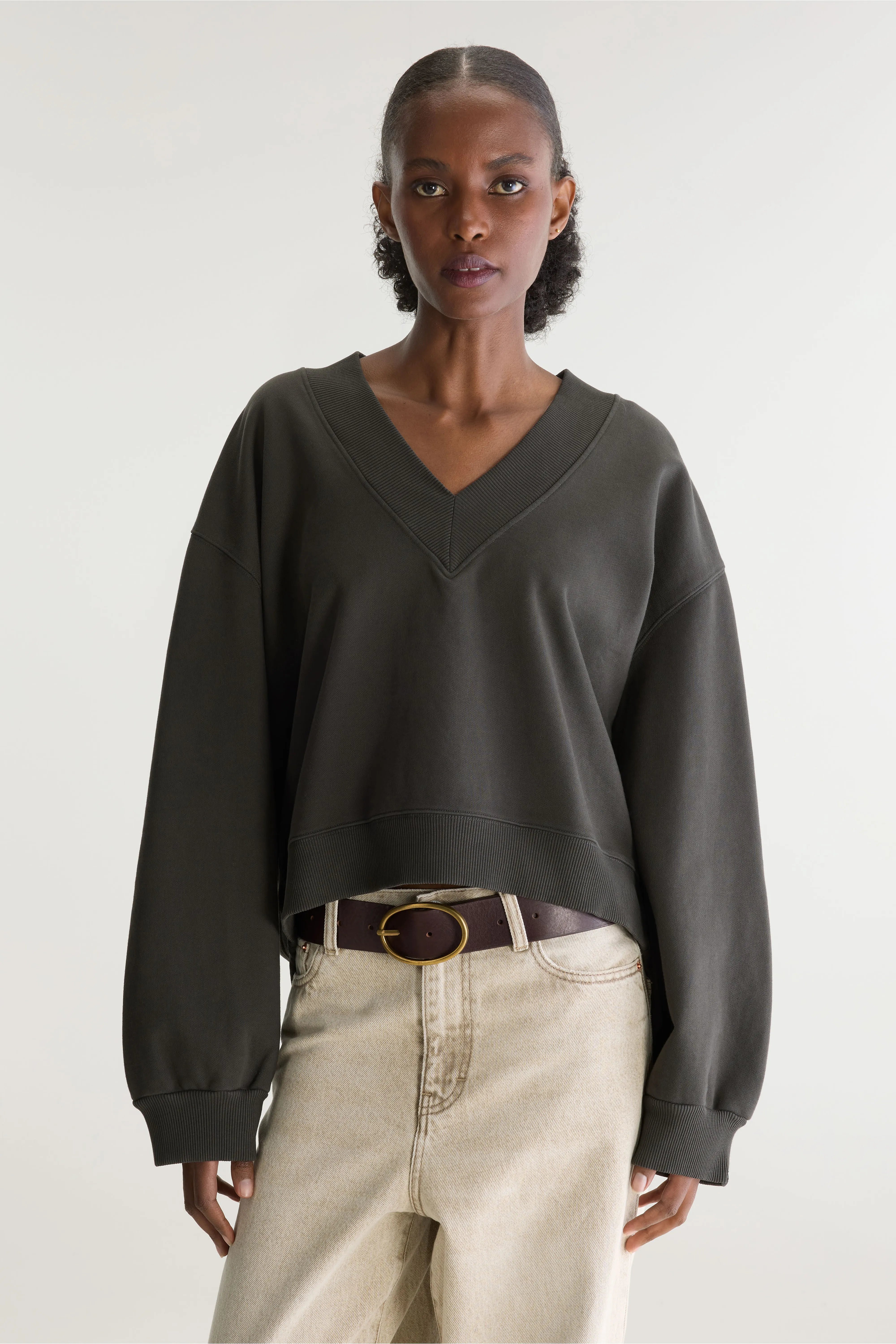 Sula cropped v-neck sweatshirt (262 / W / WAKAME)