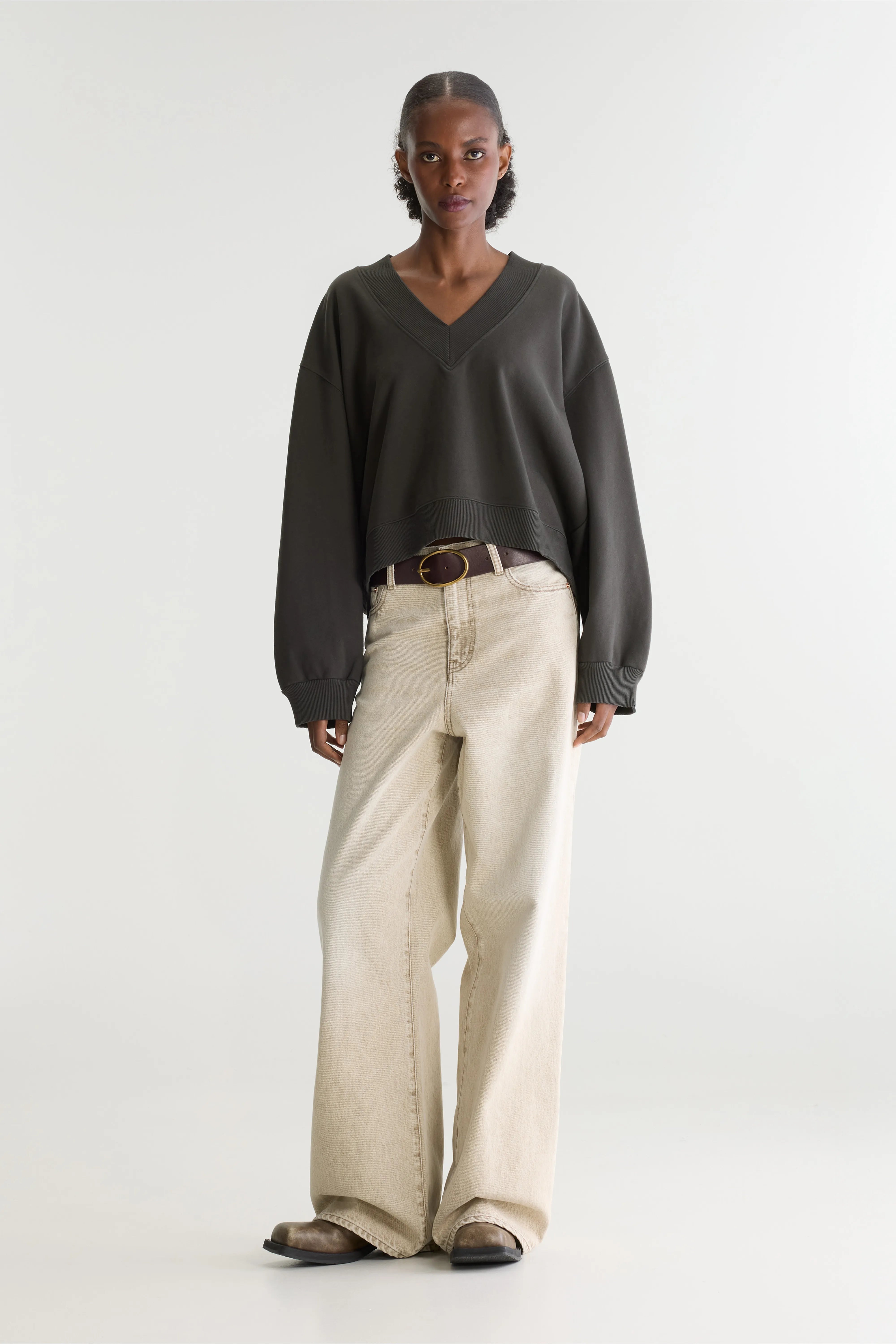 Sula cropped v-neck sweatshirt (262 / W / WAKAME)