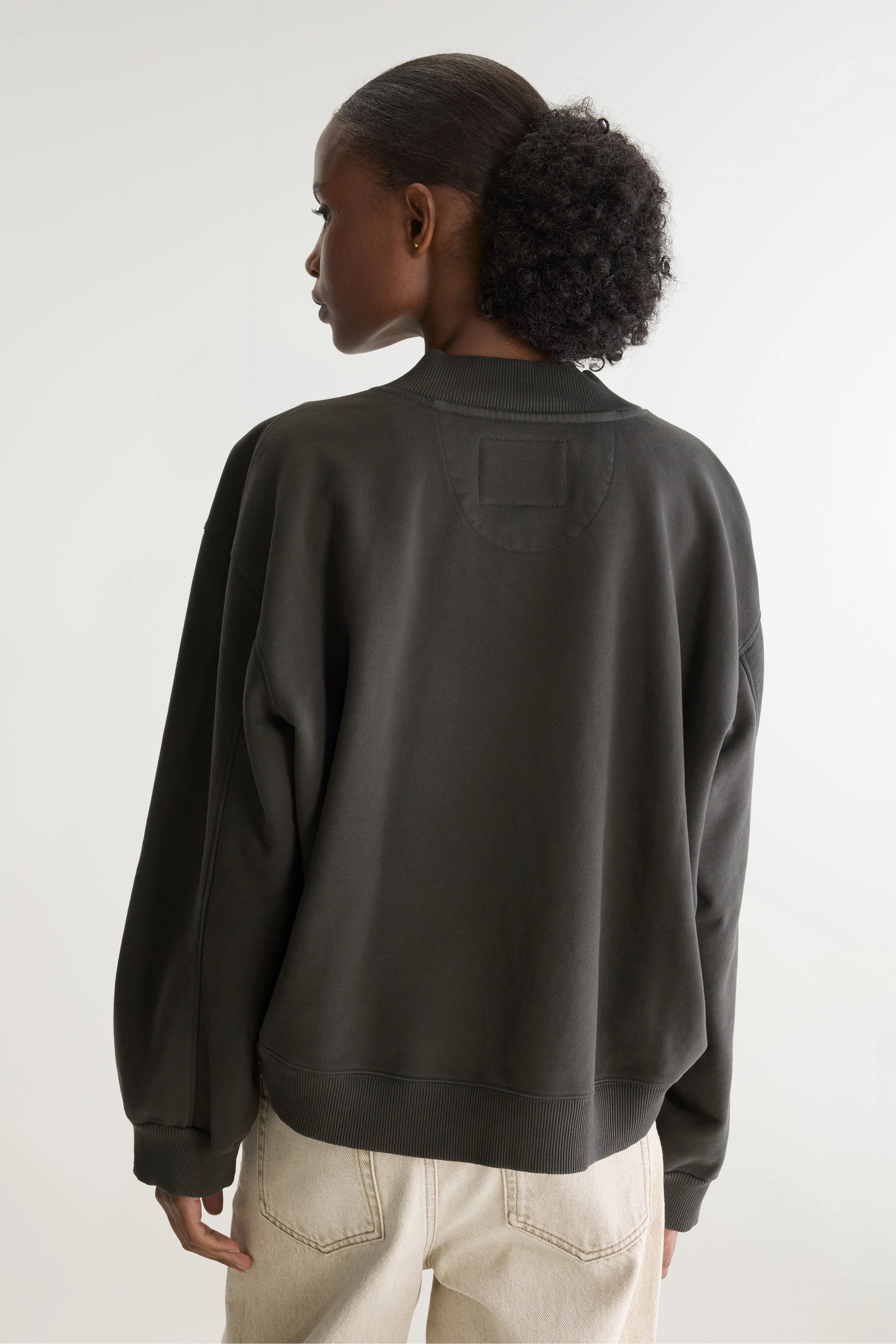 Sula cropped v-neck sweatshirt (262 / W / WAKAME)