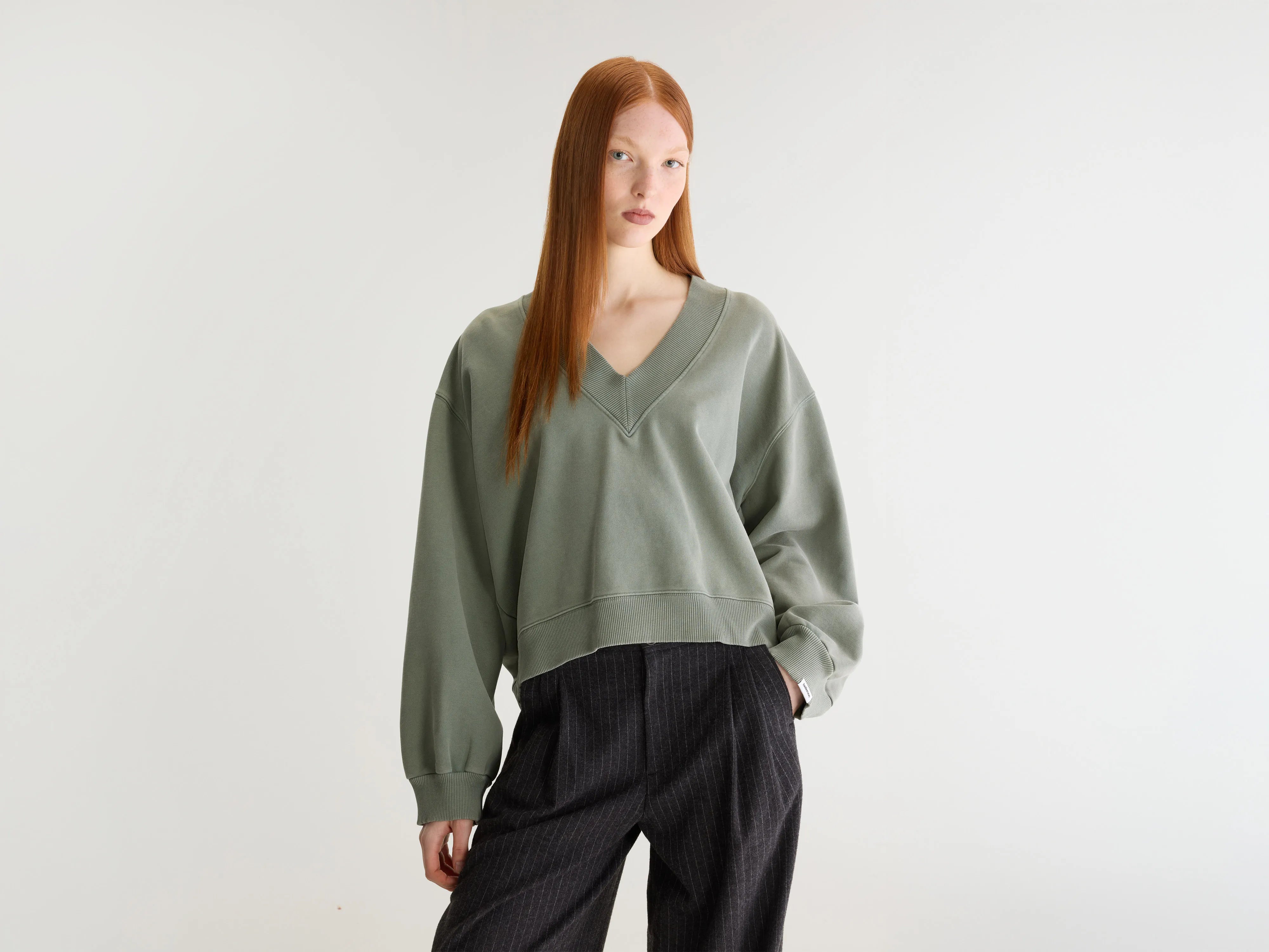 Sula cropped sweatshirt met v-hals (262 / W / THYME)