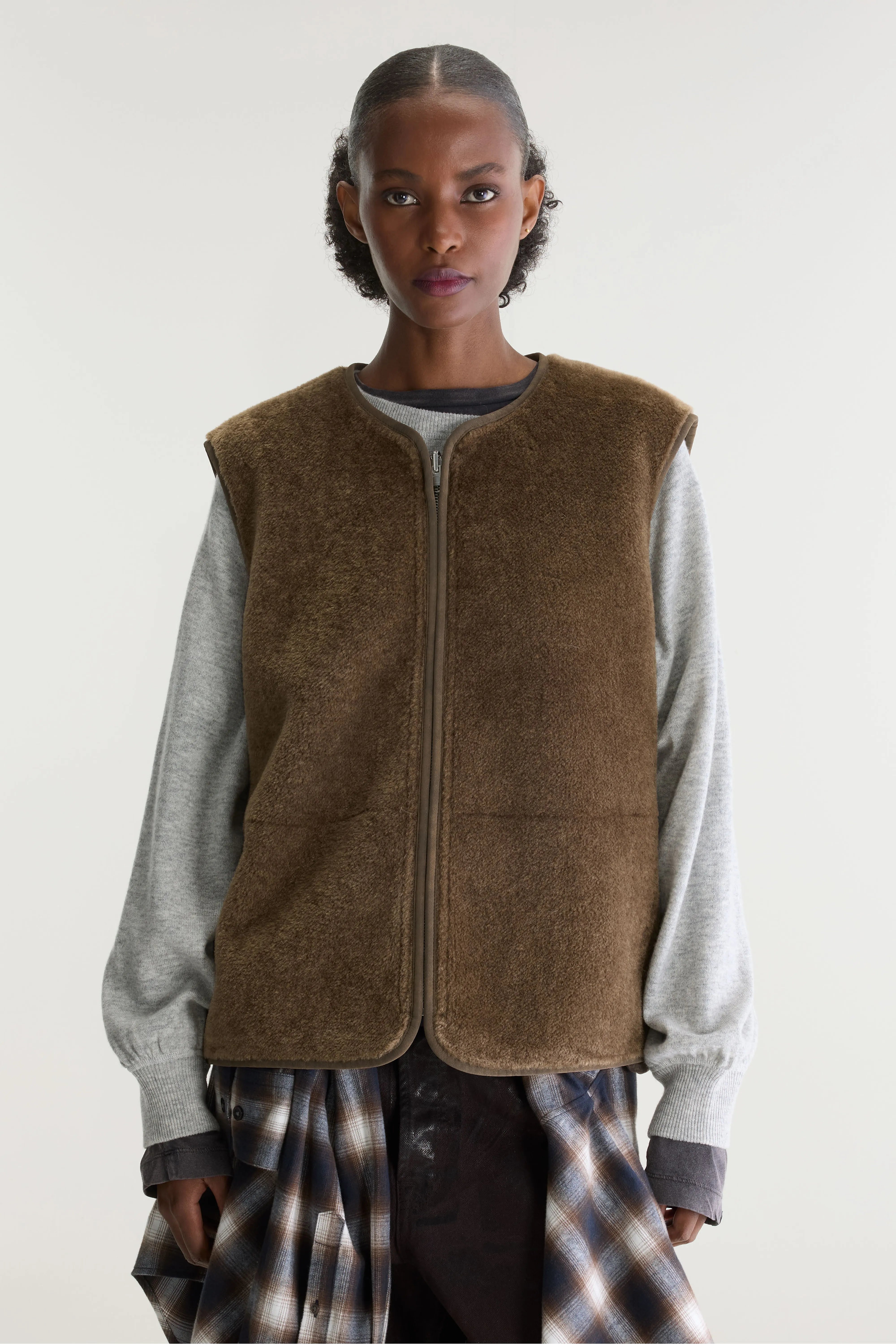 Elinor mouwloos jasje (262 / W / MOCCA)