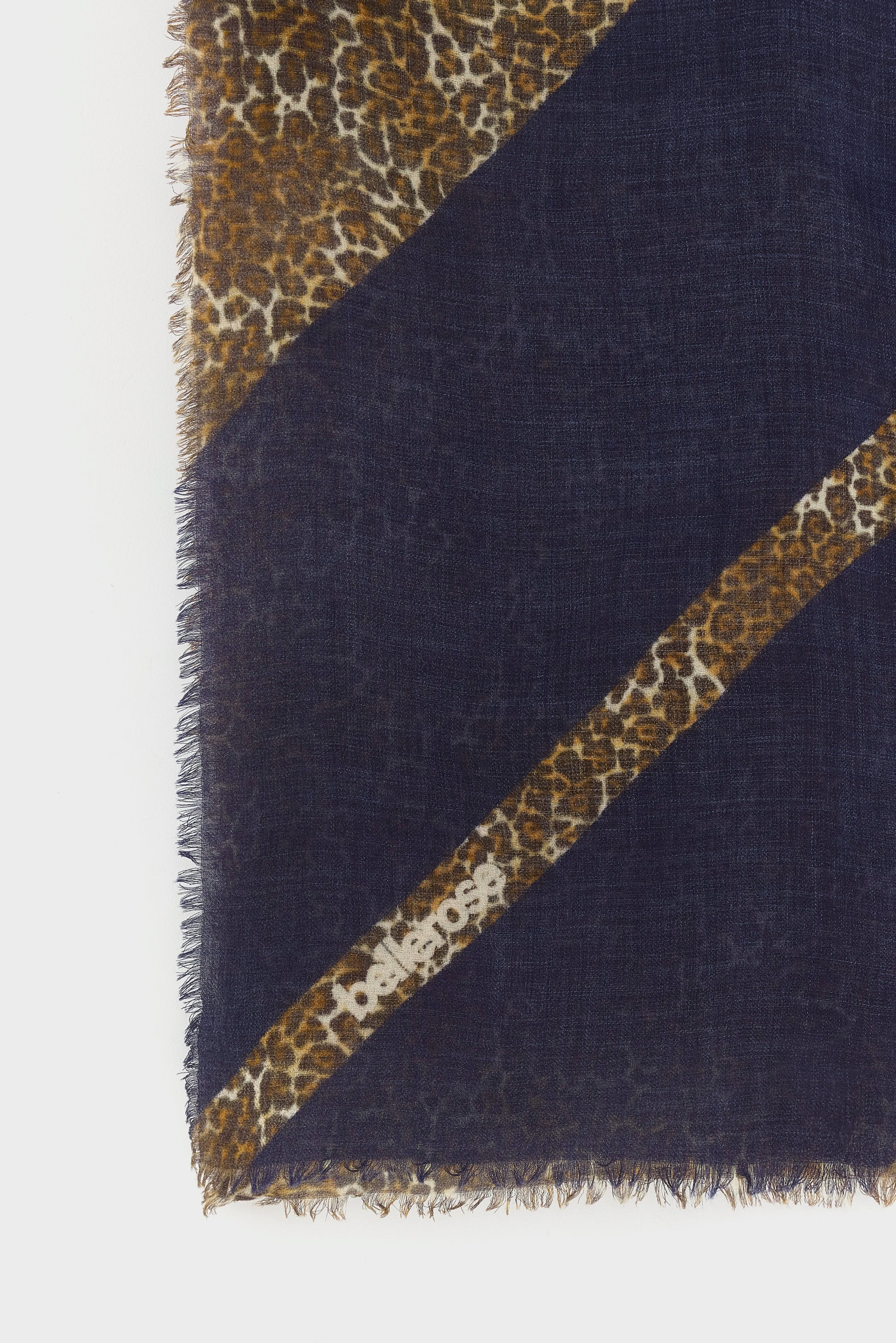 Sose square scarf (262 / W / DISPLAY B)