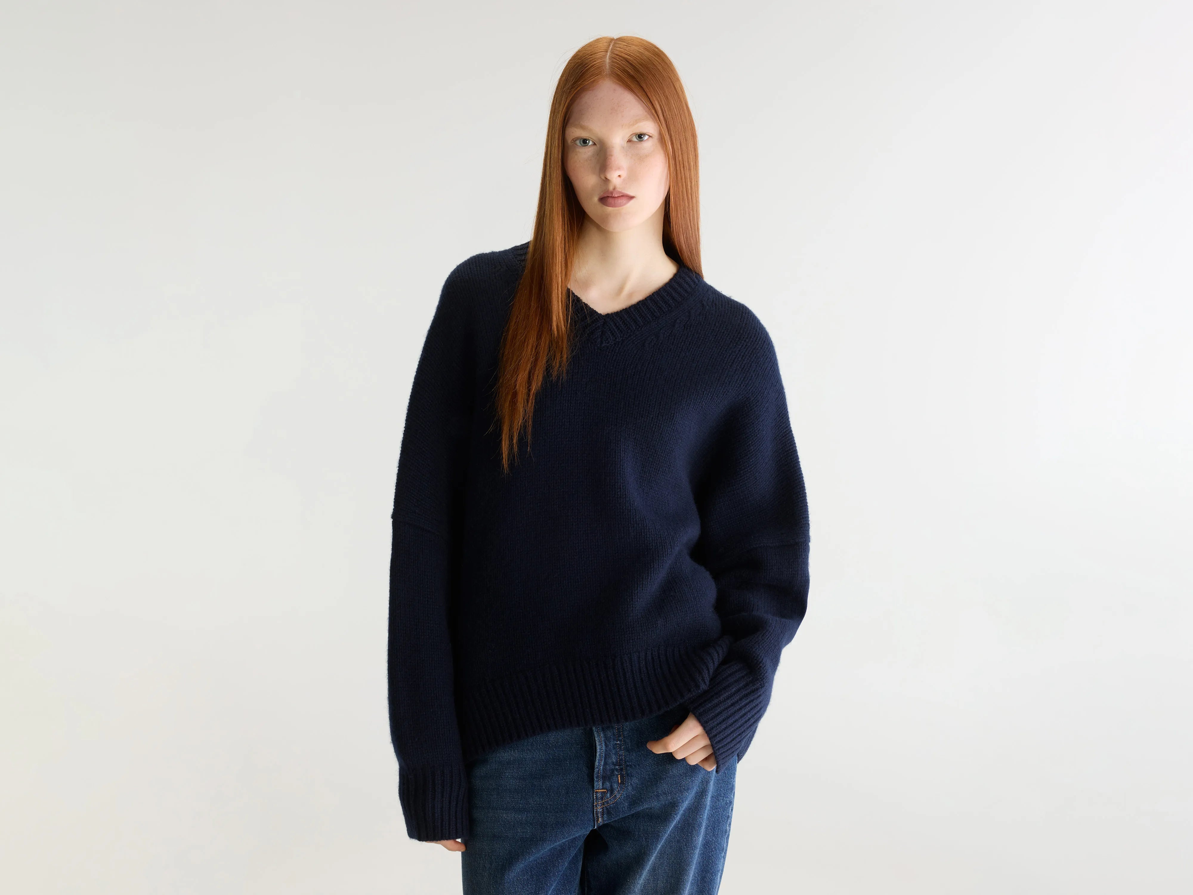 Amevy v-neck sweater (262 / W / NAVY)