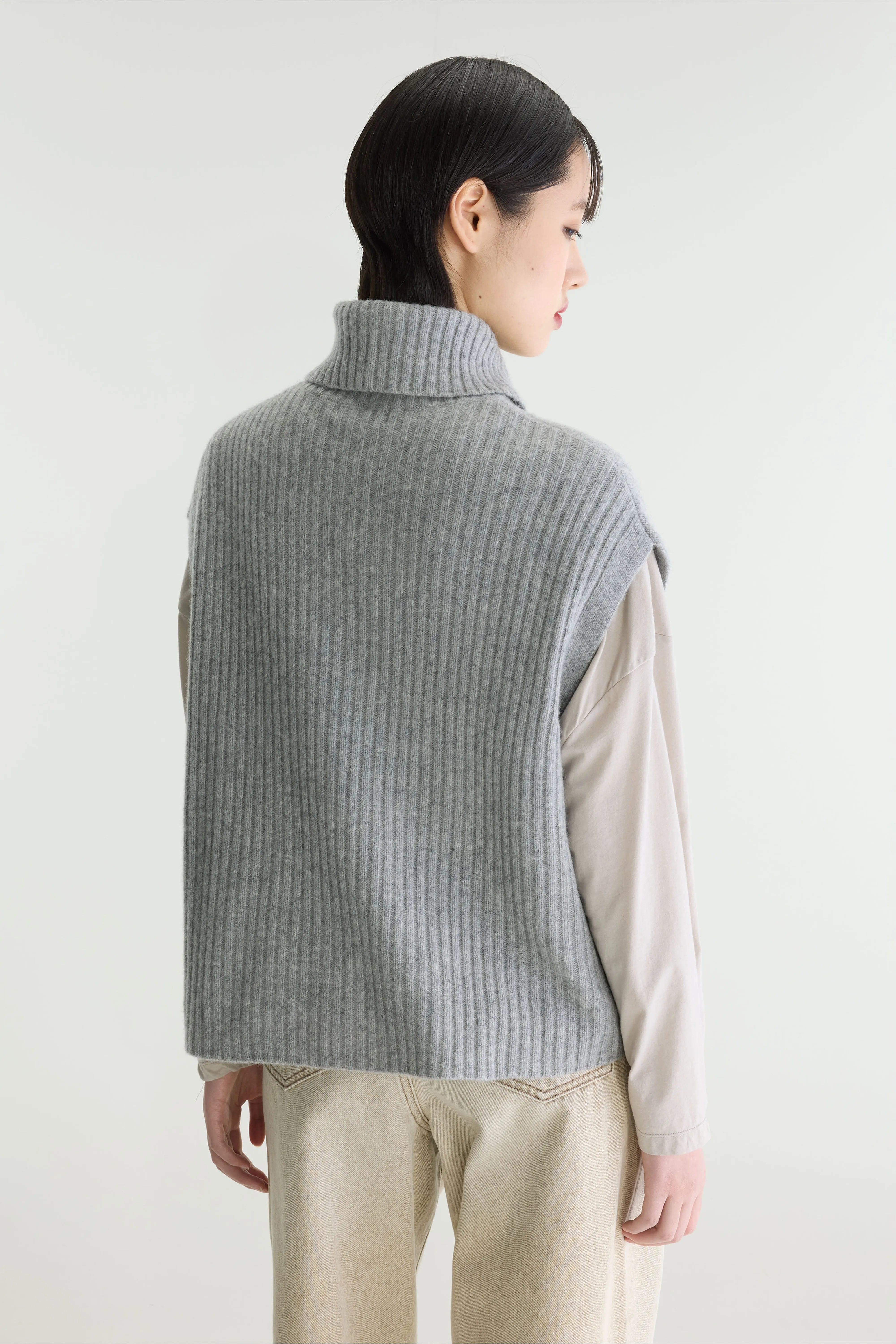 Amer mouwloze trui (262 / W / H. GREY)