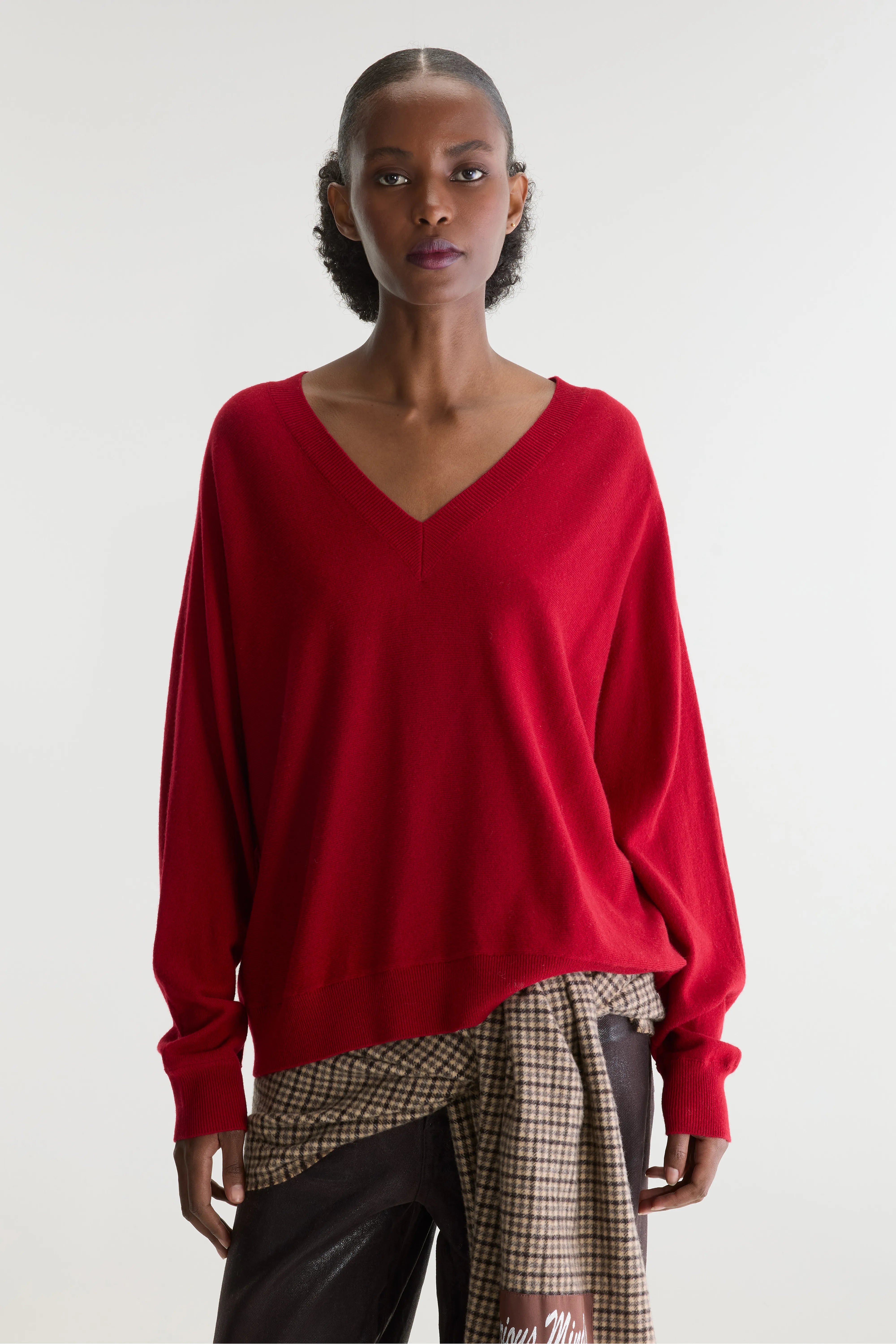 Sonev v-neck sweater (262 / W / CRANBERRY)