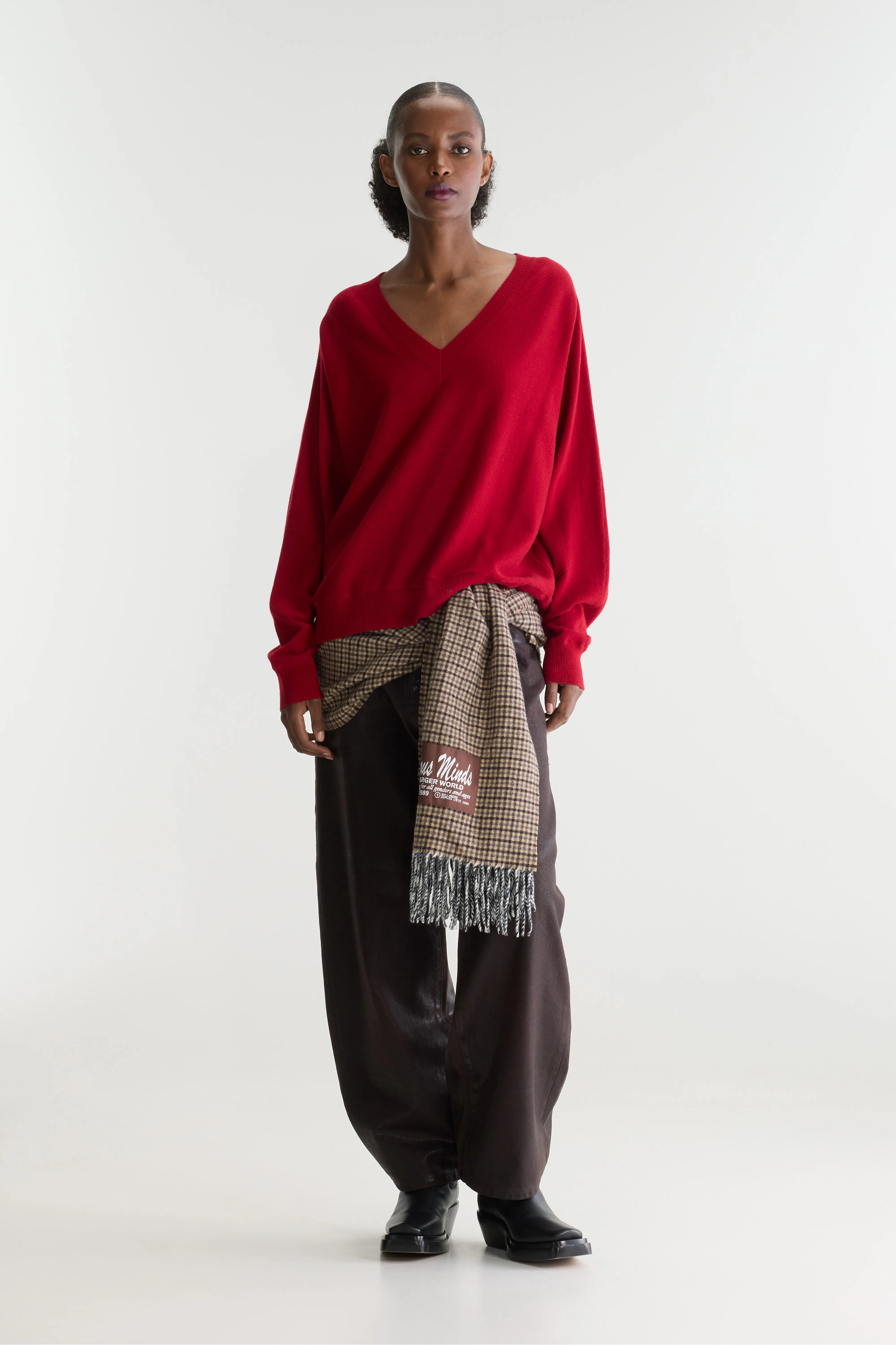 Sonev v-neck sweater (262 / W / CRANBERRY)