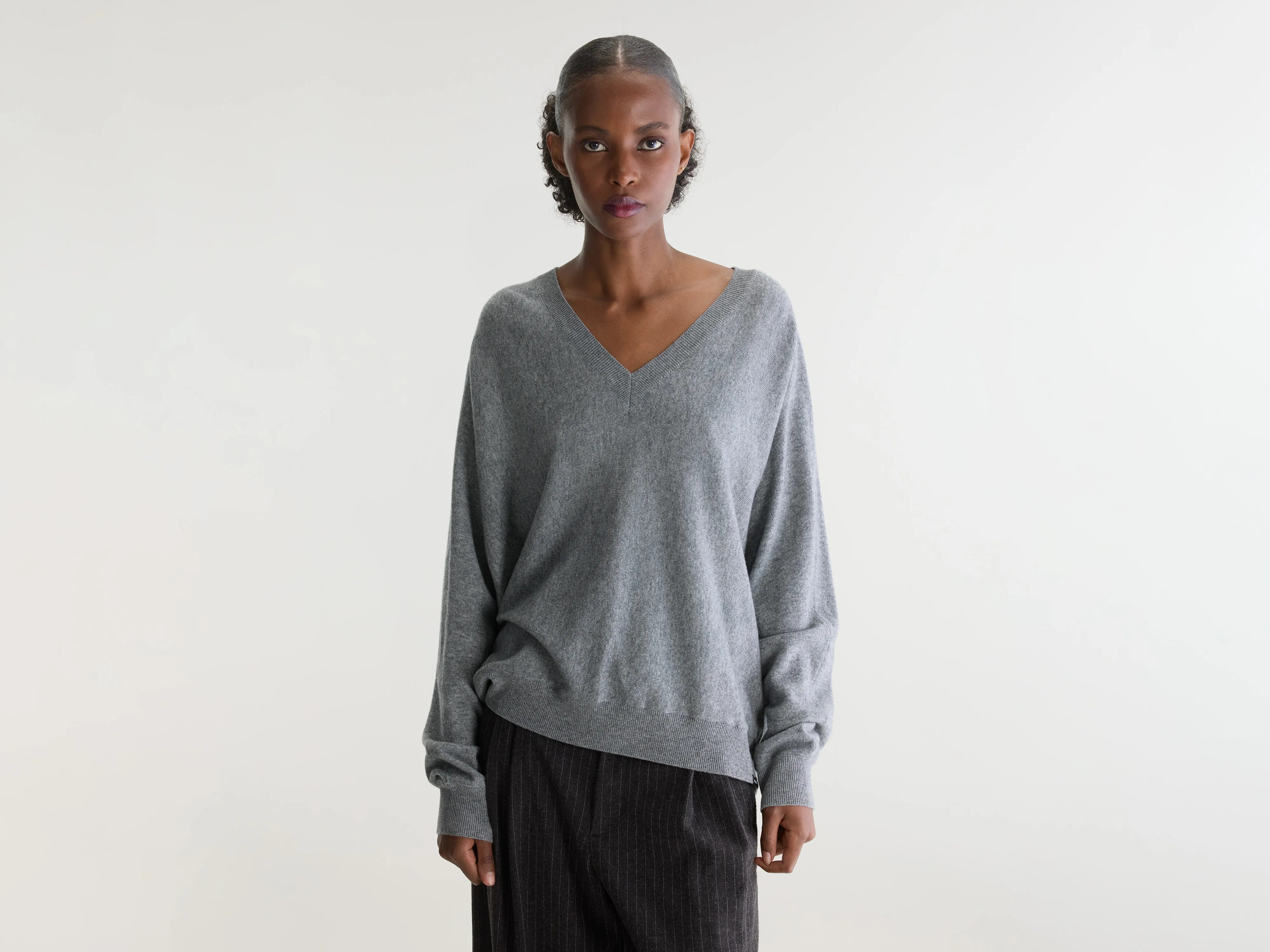 Sonev v-neck sweater (262 / W / GREY MELANGE)