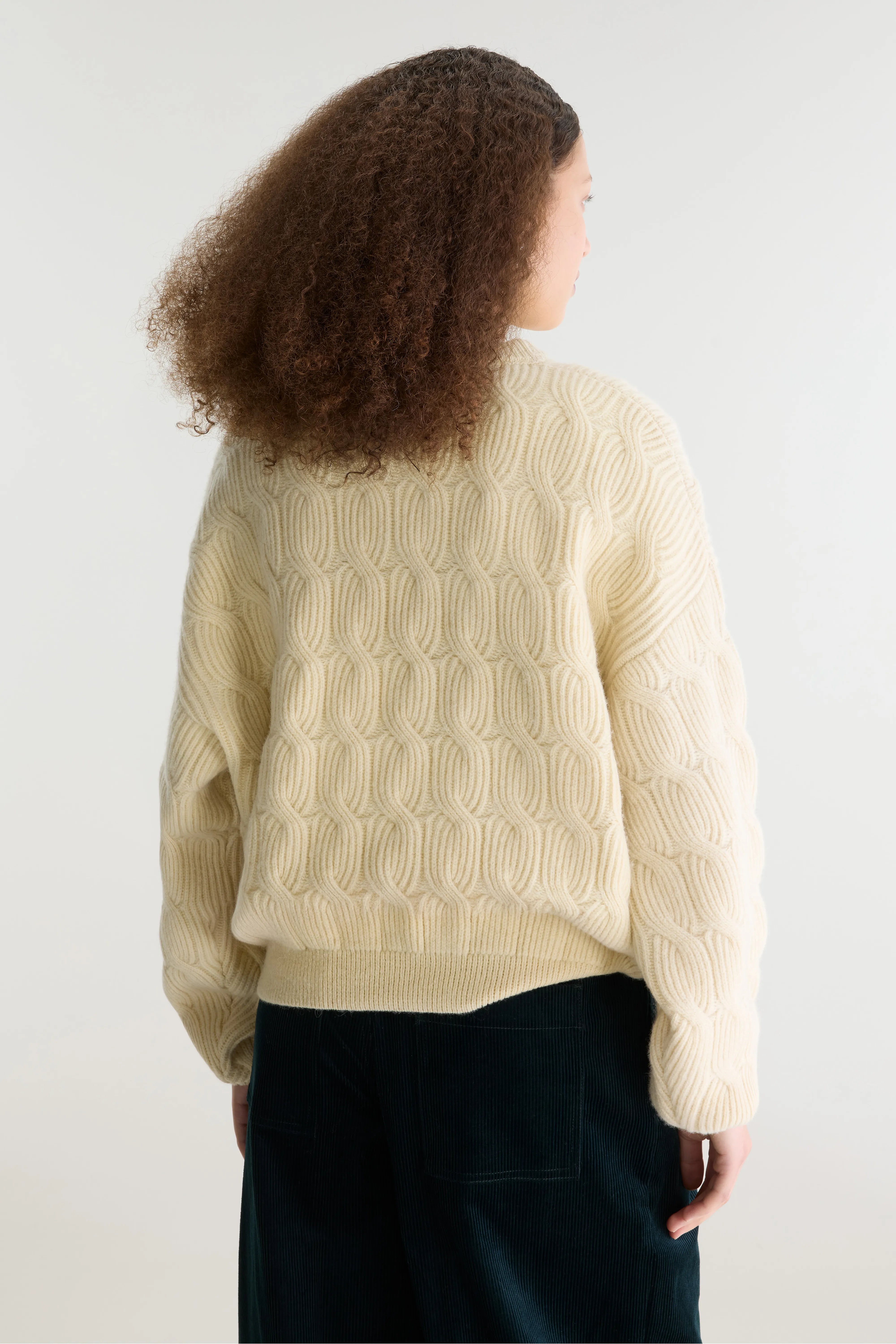 Dole kabelgebreide trui met ronde hals (262 / W / IVORY)