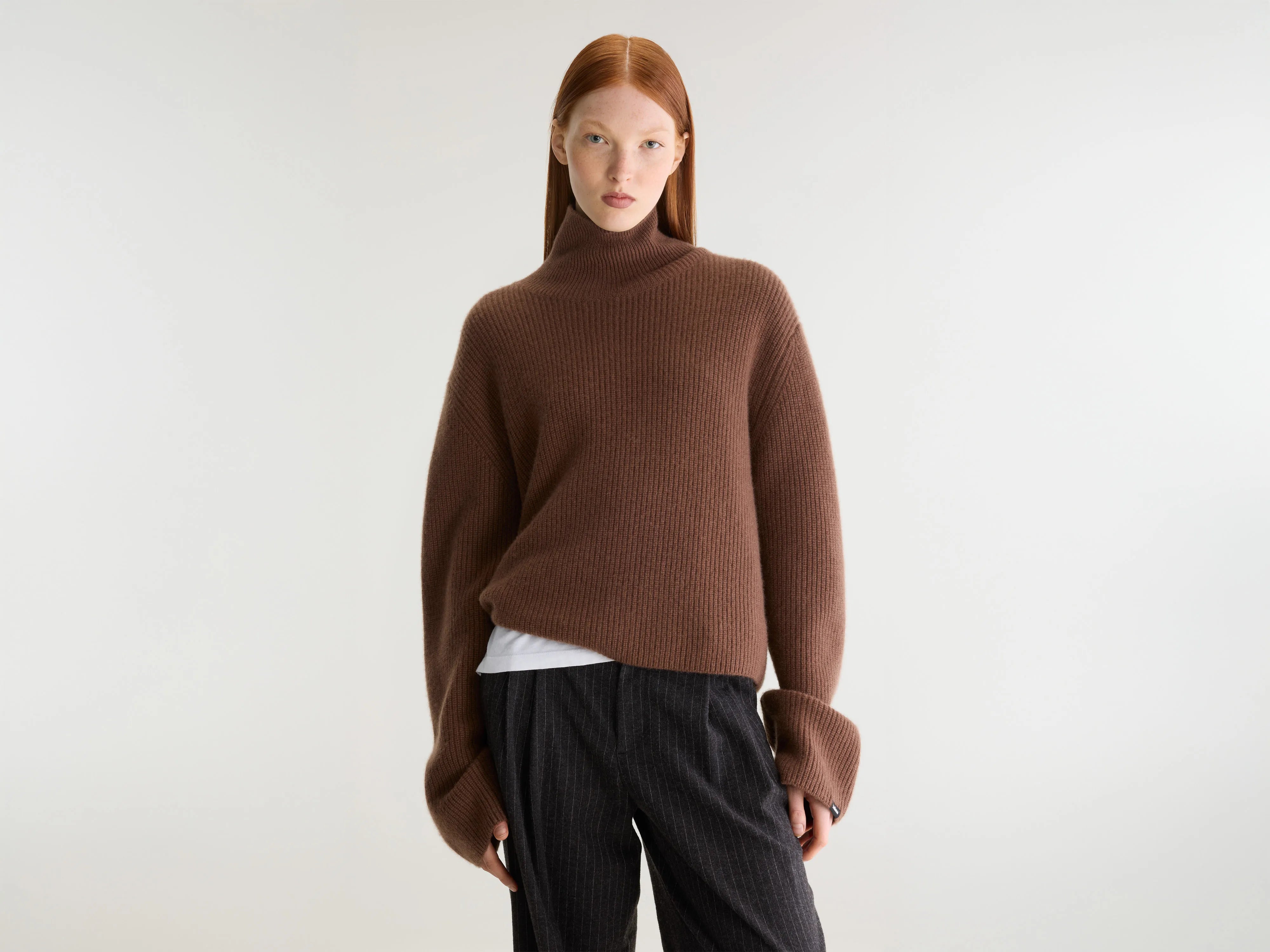 Synin funnel neck cashmere sweater (262 / W / TIRAMISU)