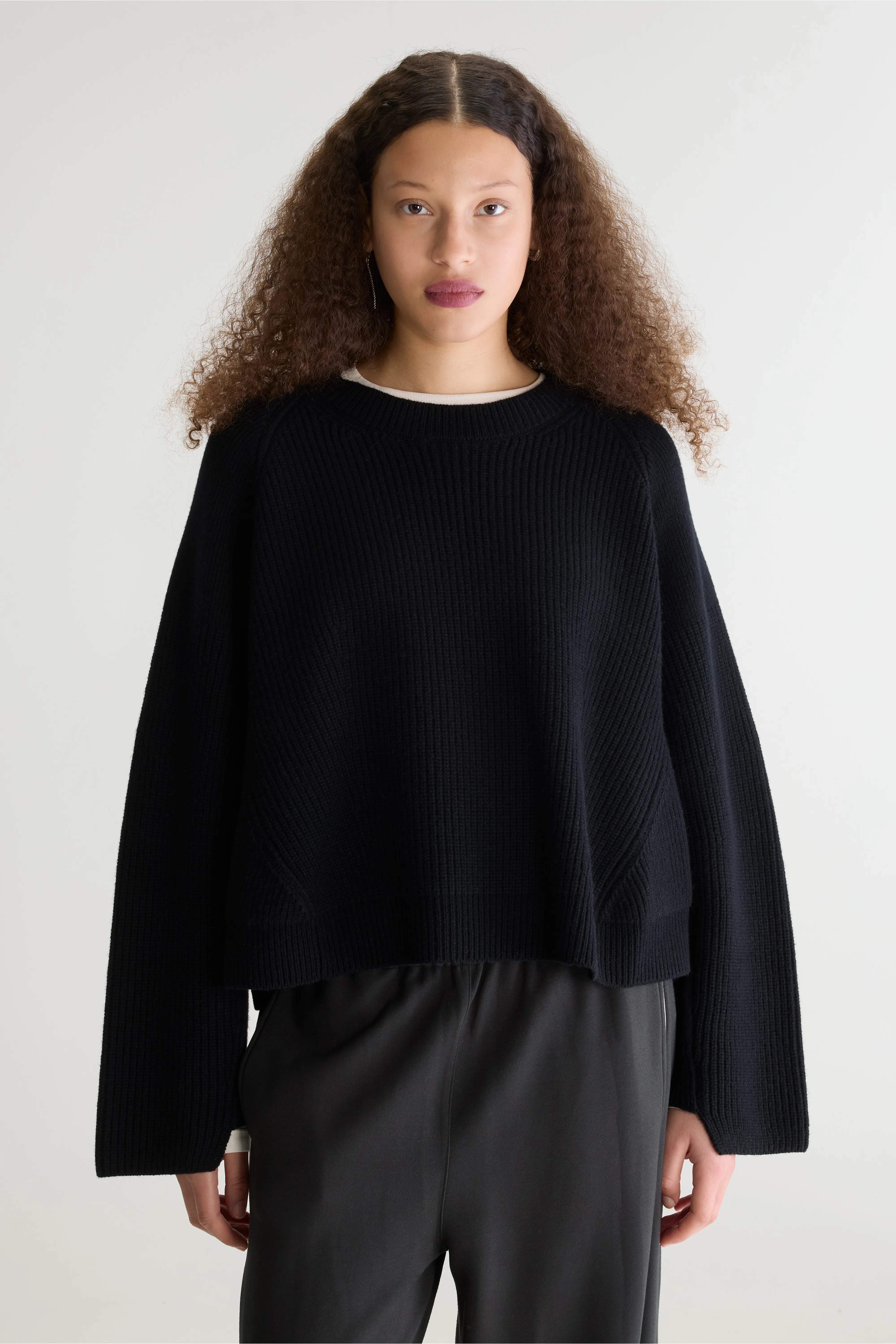 Pull court col rond Dorou (262 / W / BLACK)