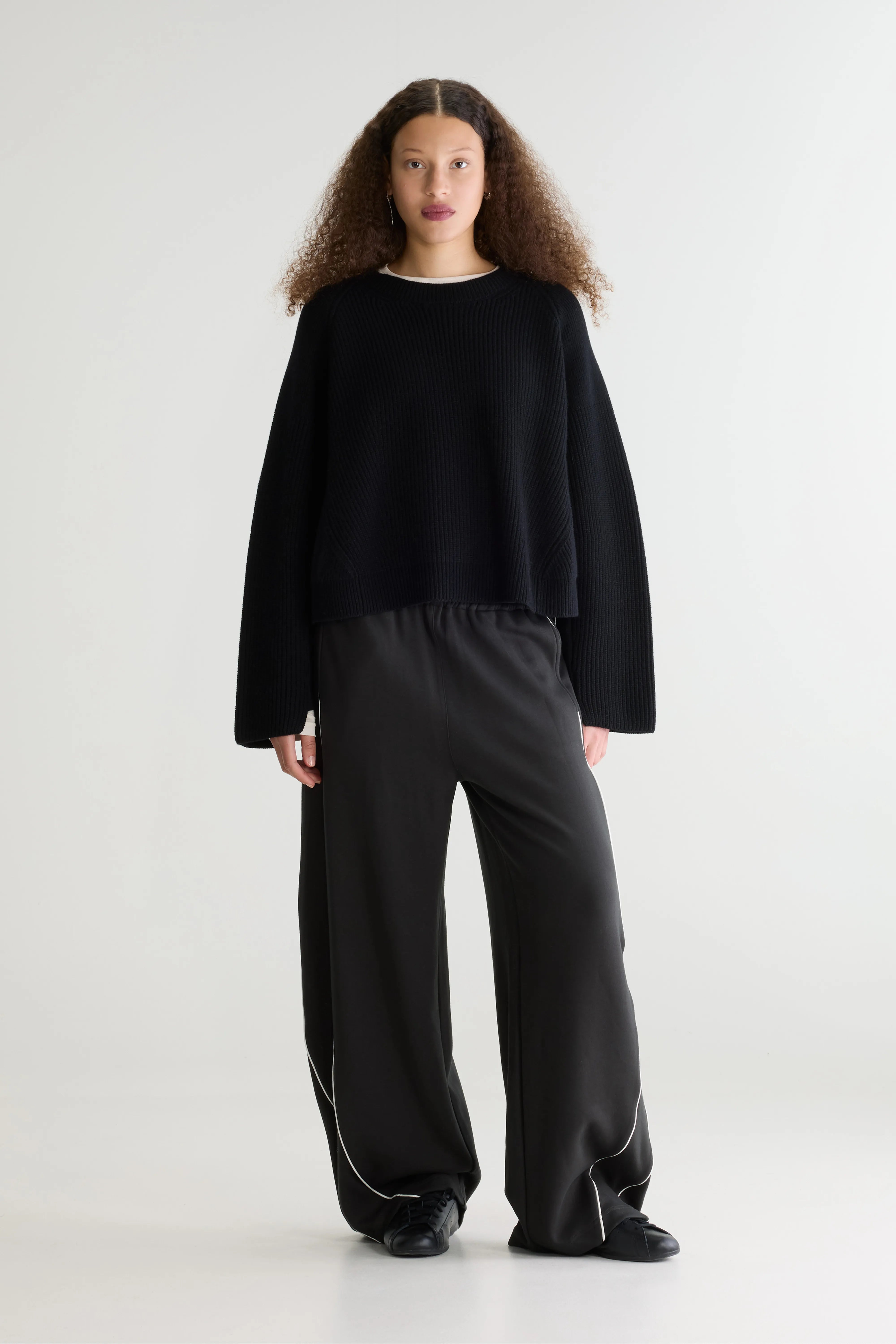 Pull court col rond Dorou (262 / W / BLACK)