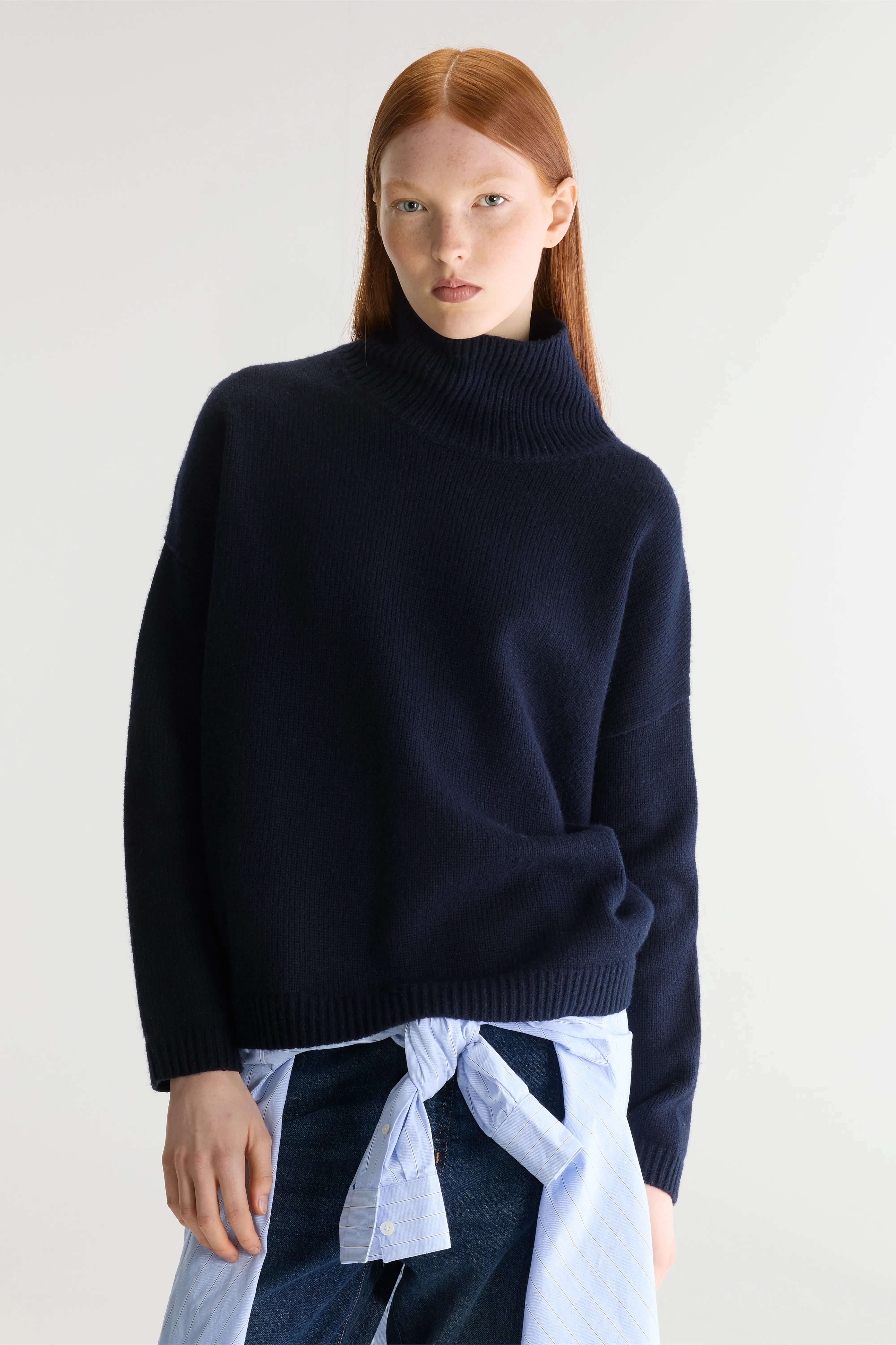 Amedo trui met trechterhals (262 / W / NAVY)