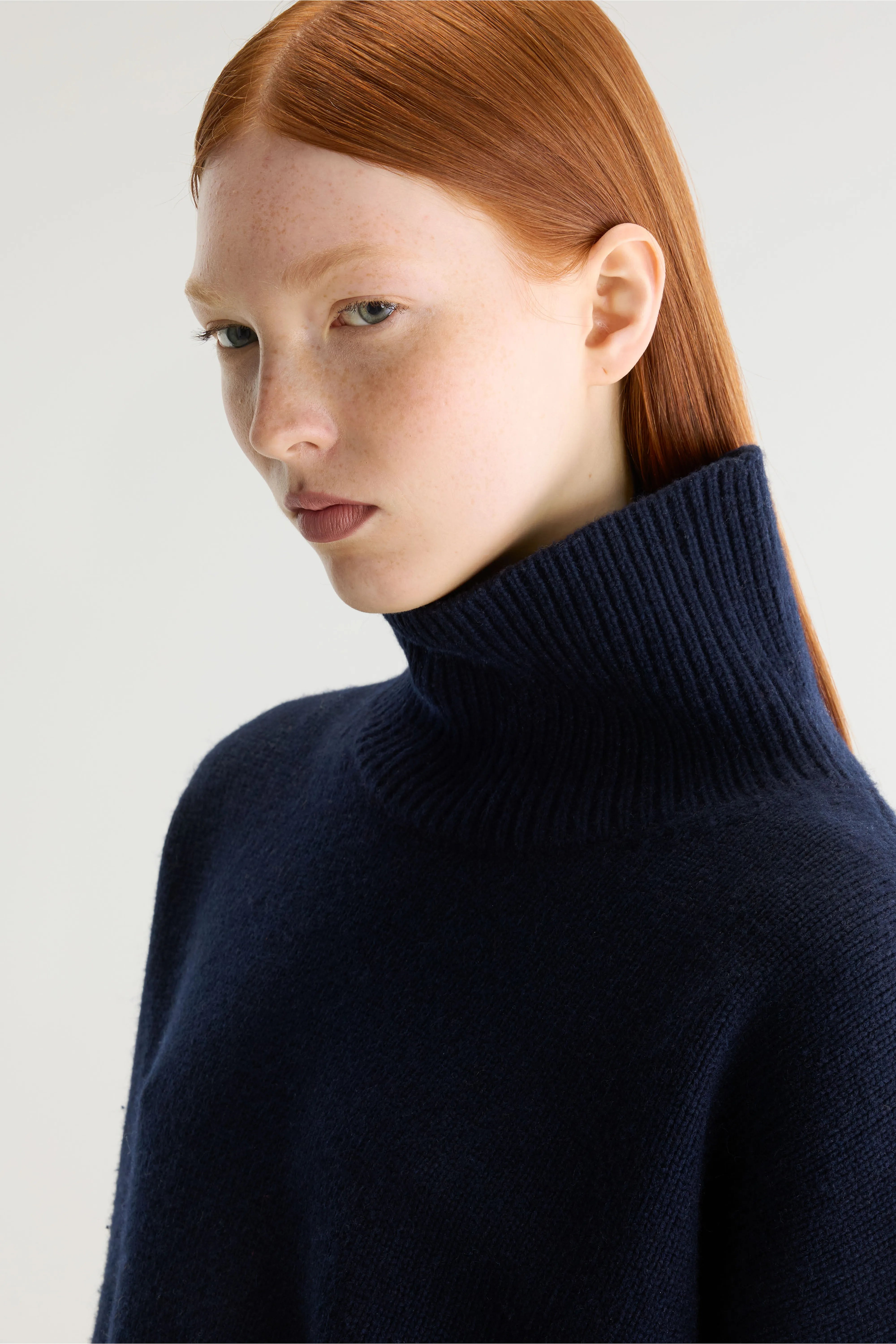 Amedo trui met trechterhals (262 / W / NAVY)