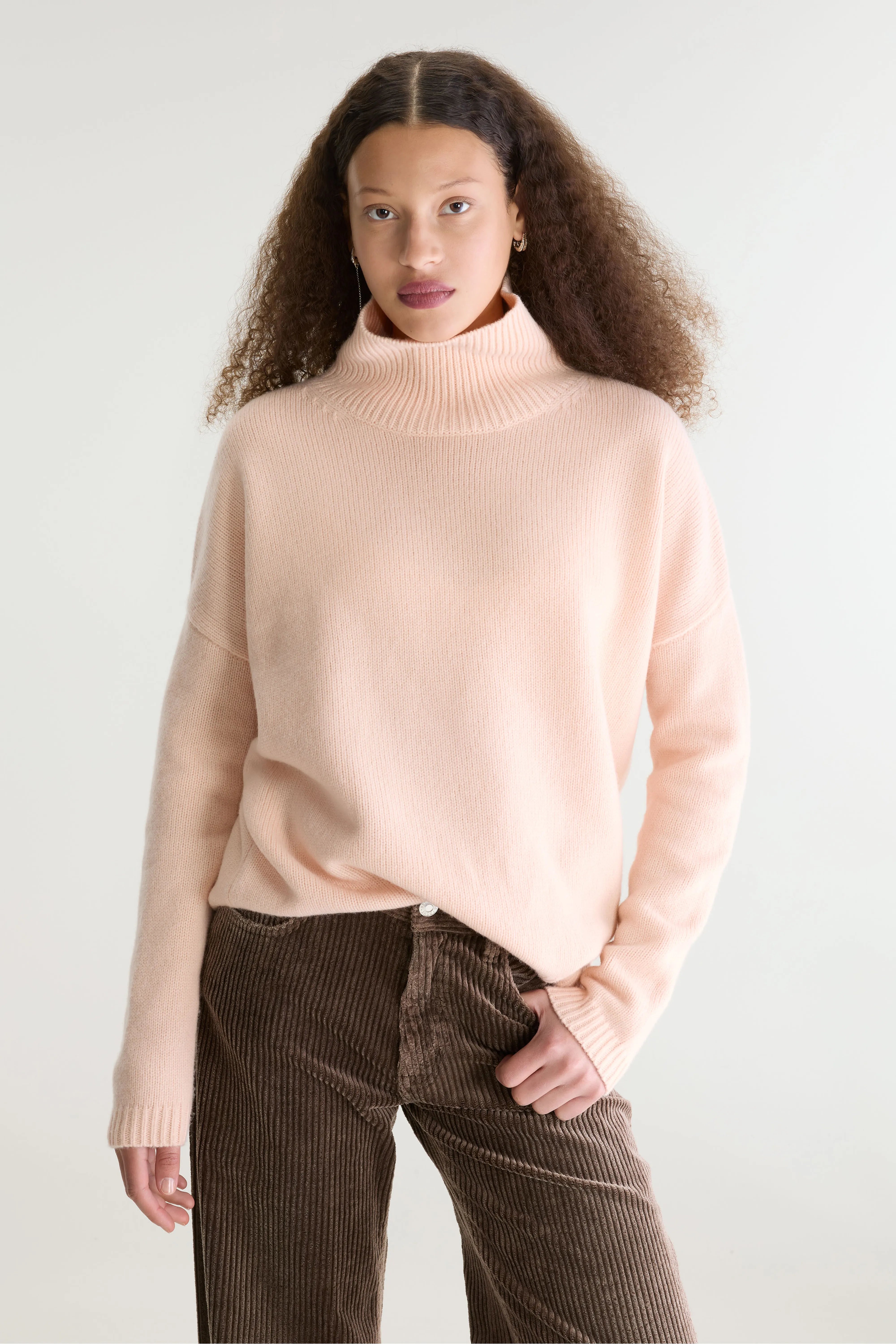 Amedo trui met trechterhals (262 / W / LIGHT ROSE)