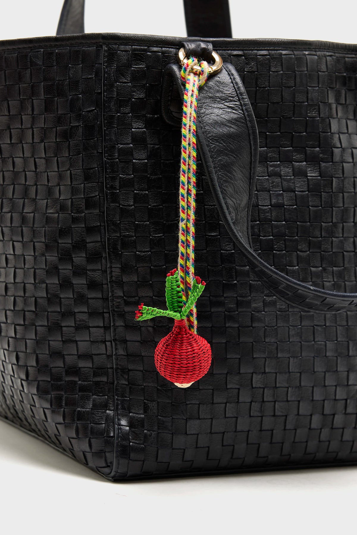 Iraca Radish Charm (262 / W / RED)