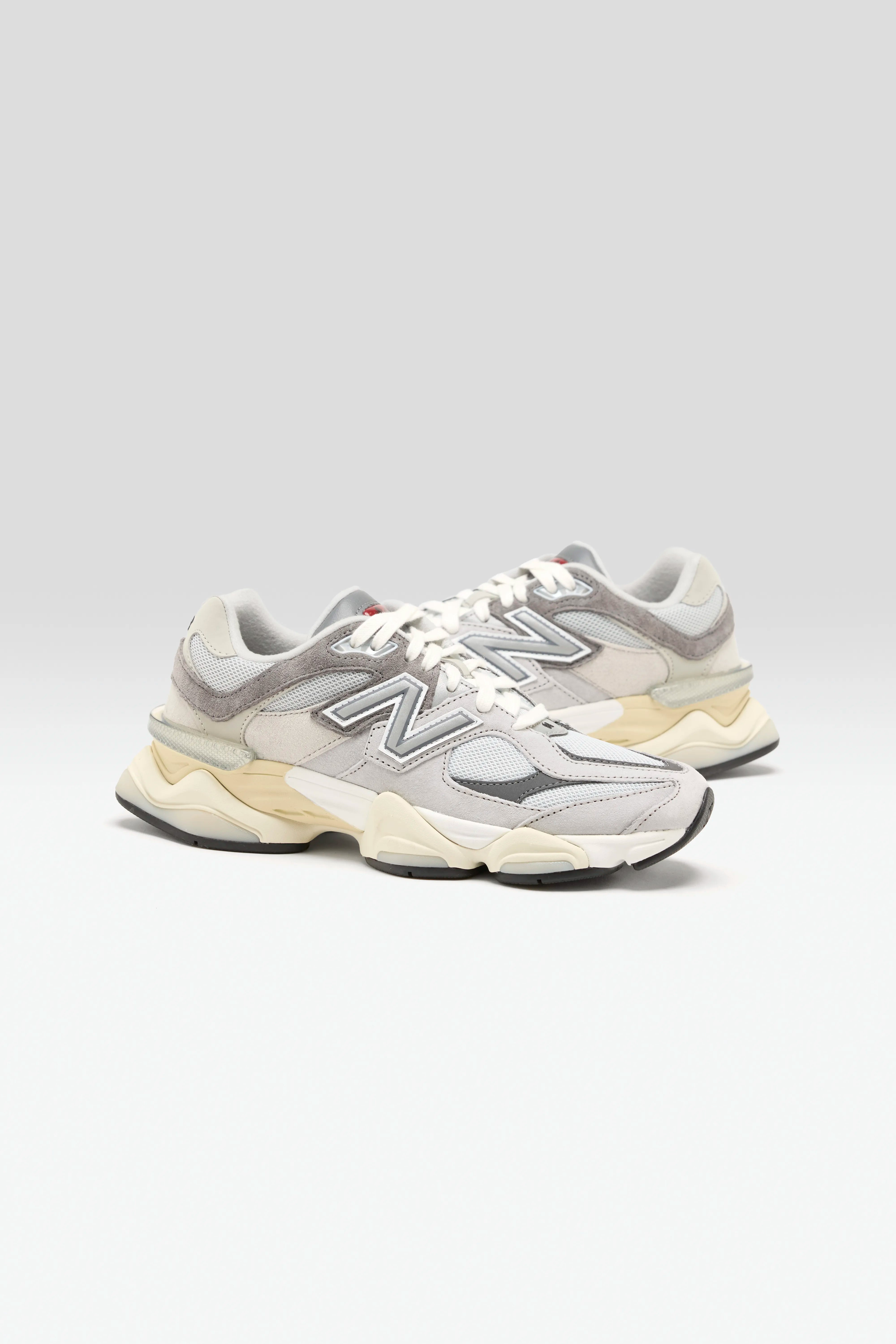 9060 pour Femme (241 / W / BROWN)