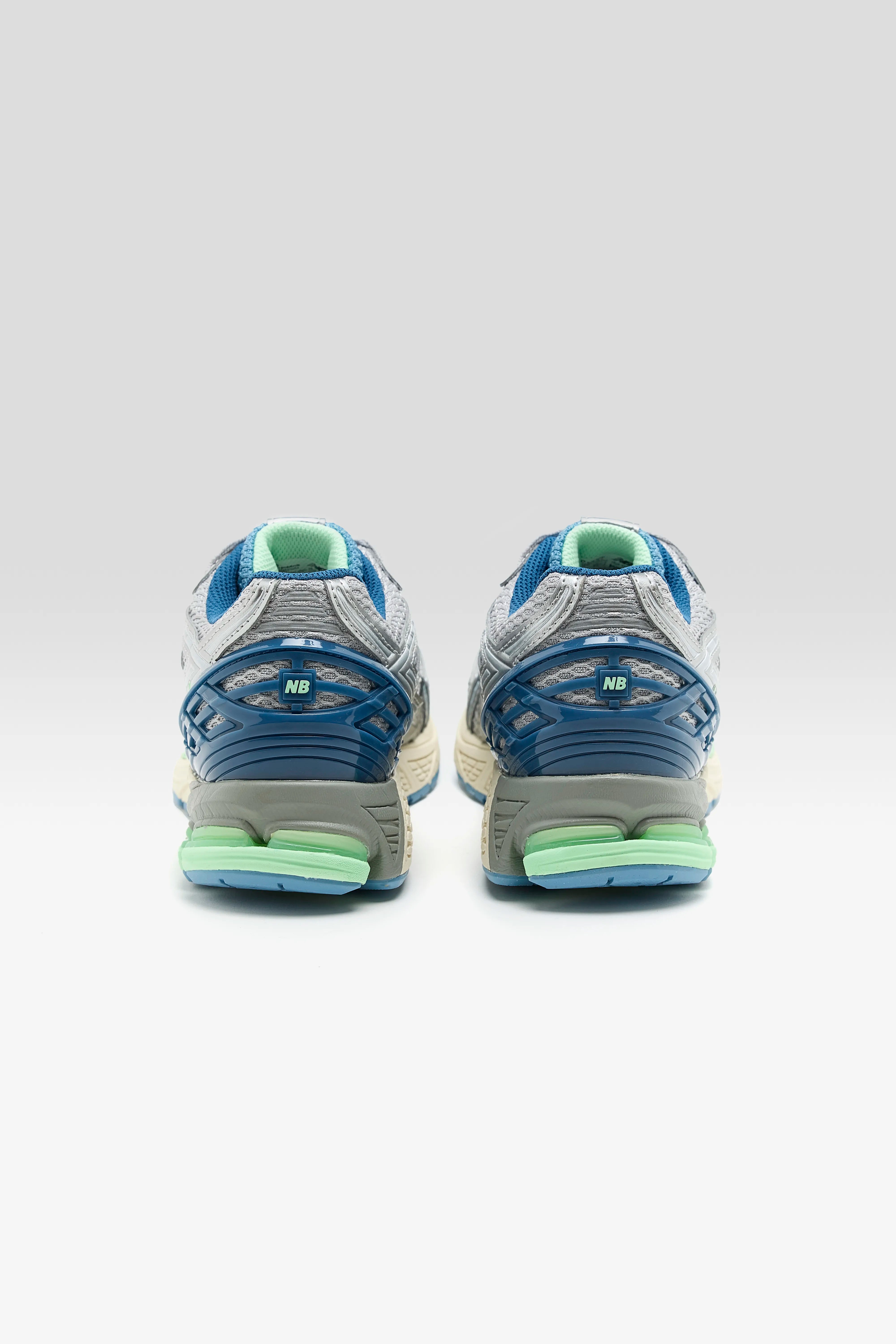 1906R pour Hommes (252 / M / SILVER)