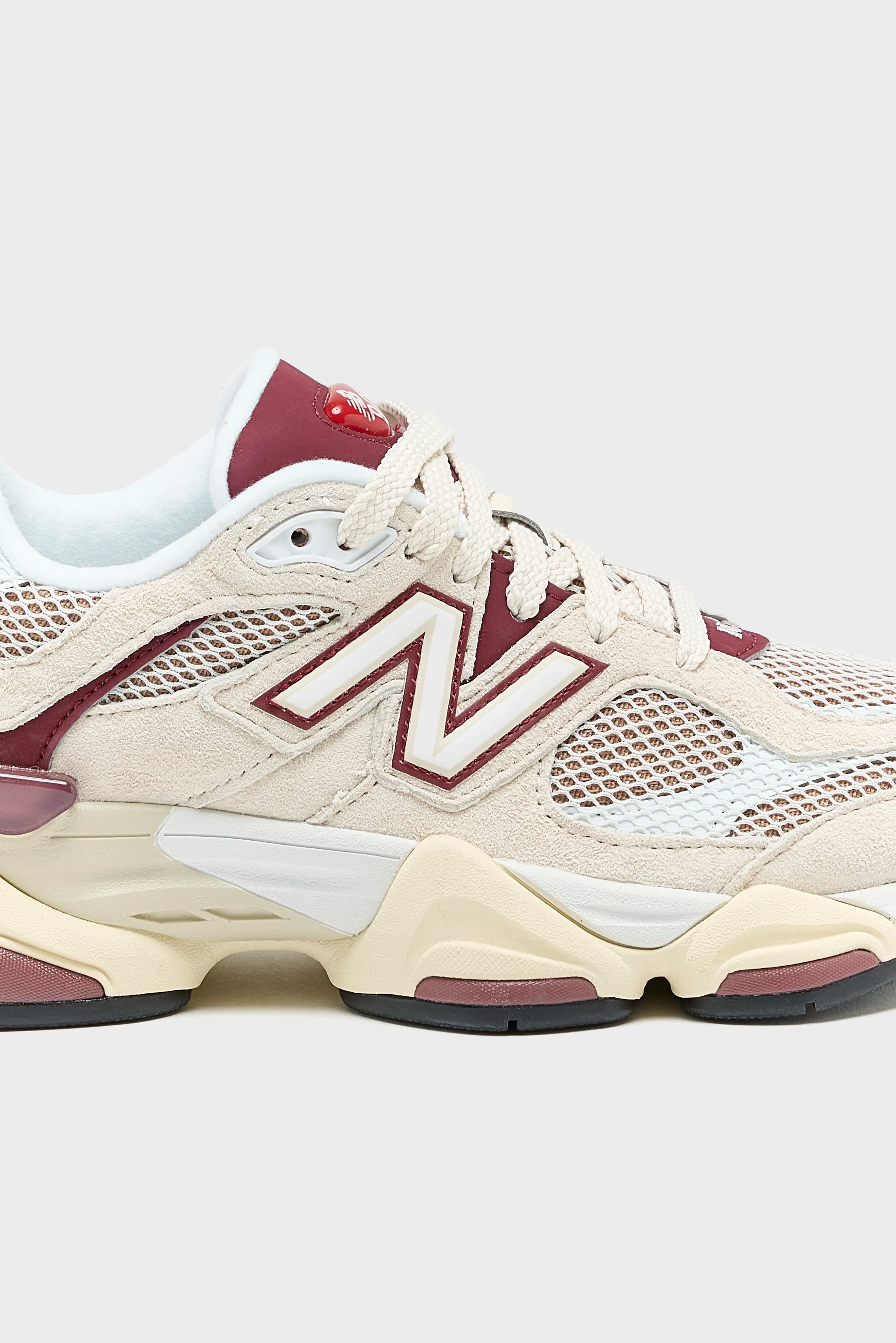 9060 for Women (252 / W / RED)