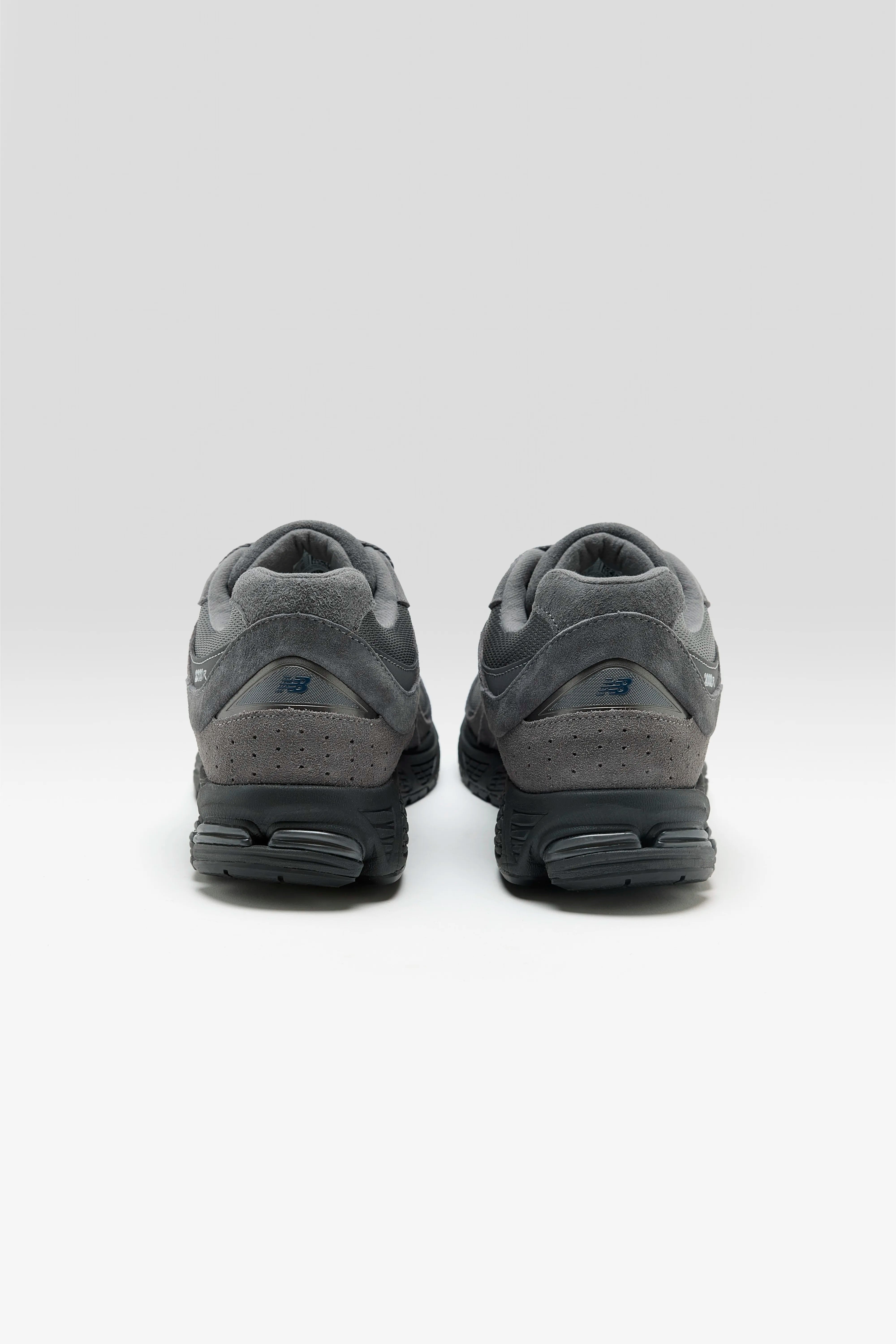 2002R for Men (252 / M / GREY)