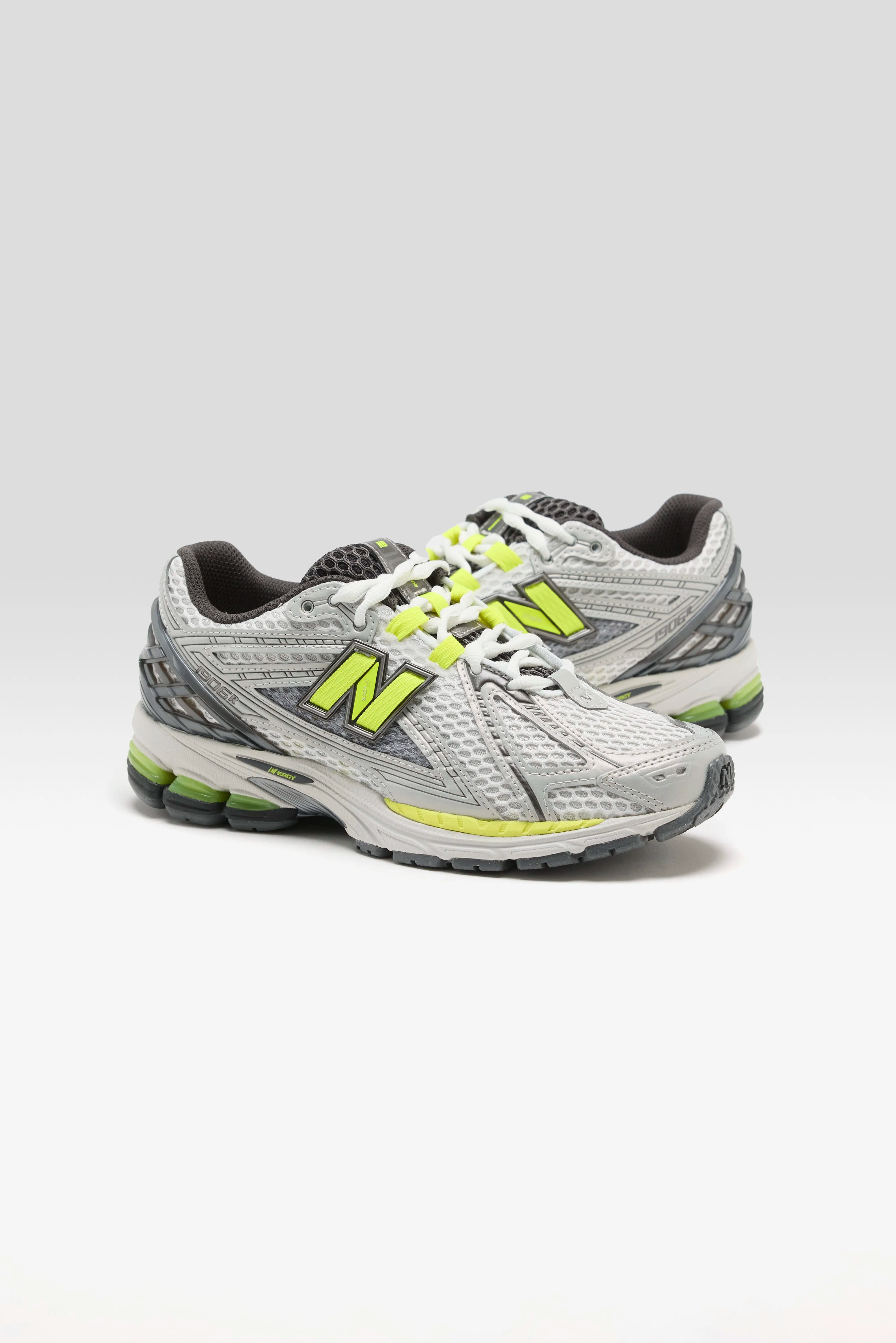 1906R for Women (261 / W / SILVER)