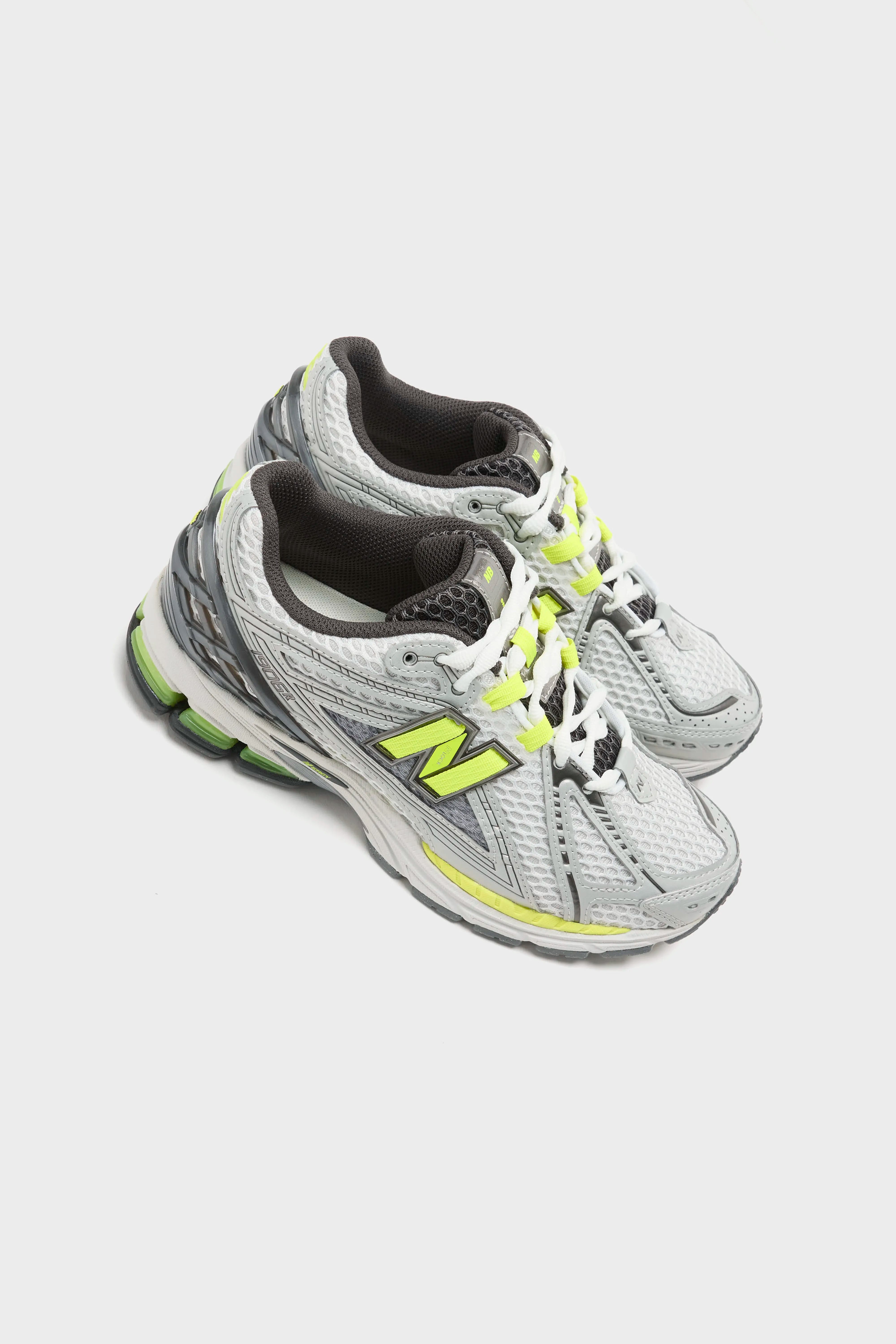 1906R for Women (261 / W / SILVER)