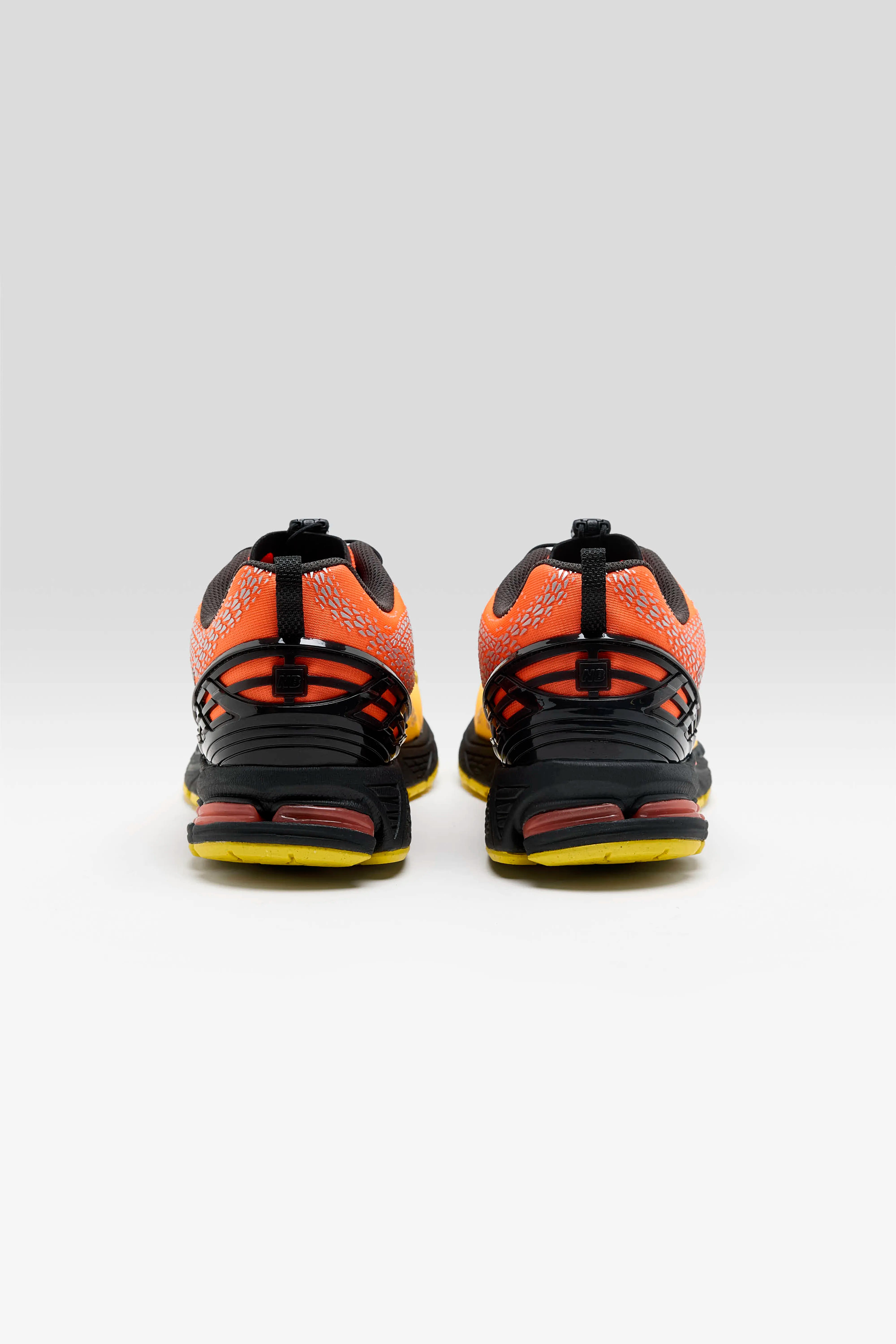 1906F for Men (261 / M / ORANGE FLUO)