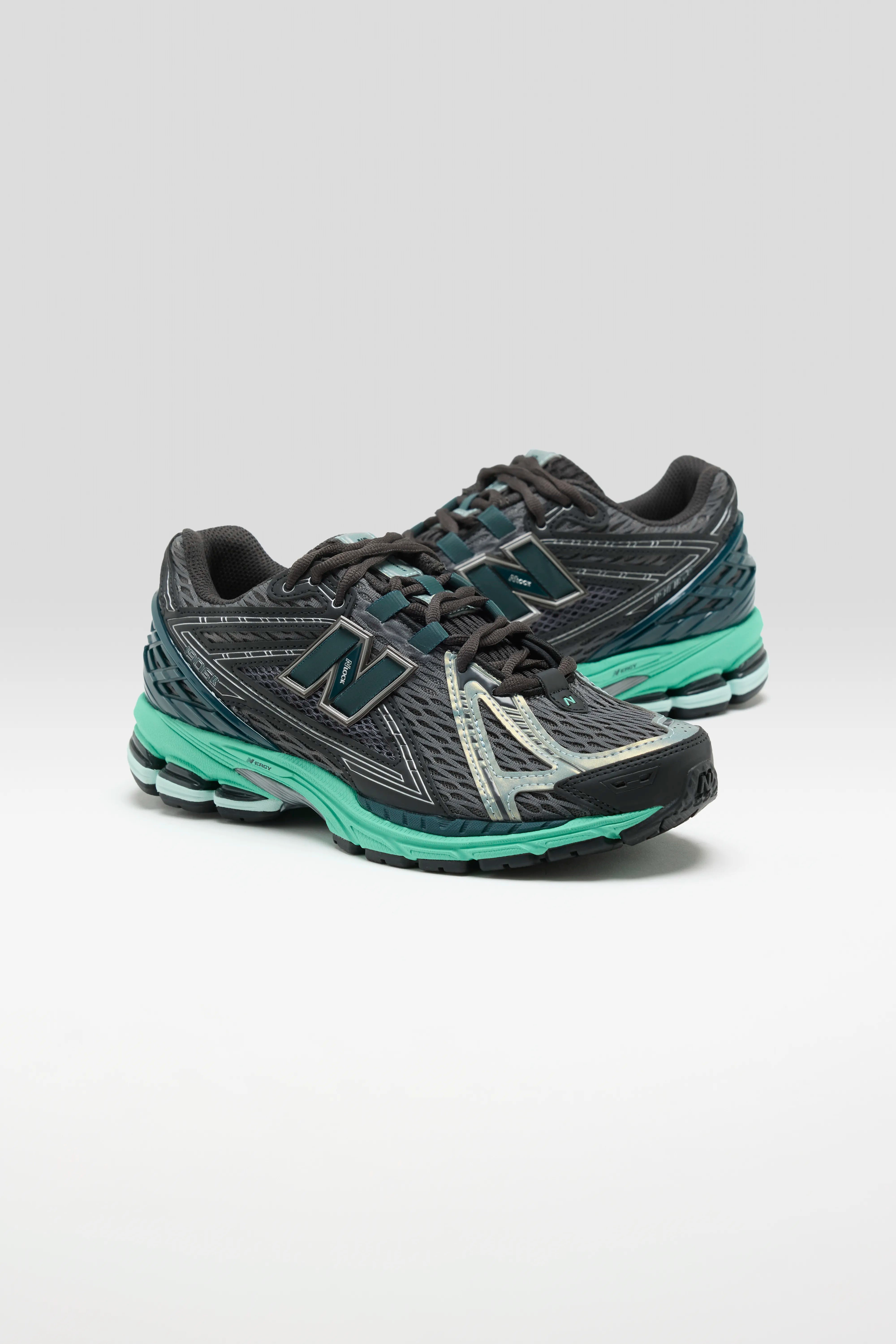 1906R pour Femmes (261 / W / BLACK)