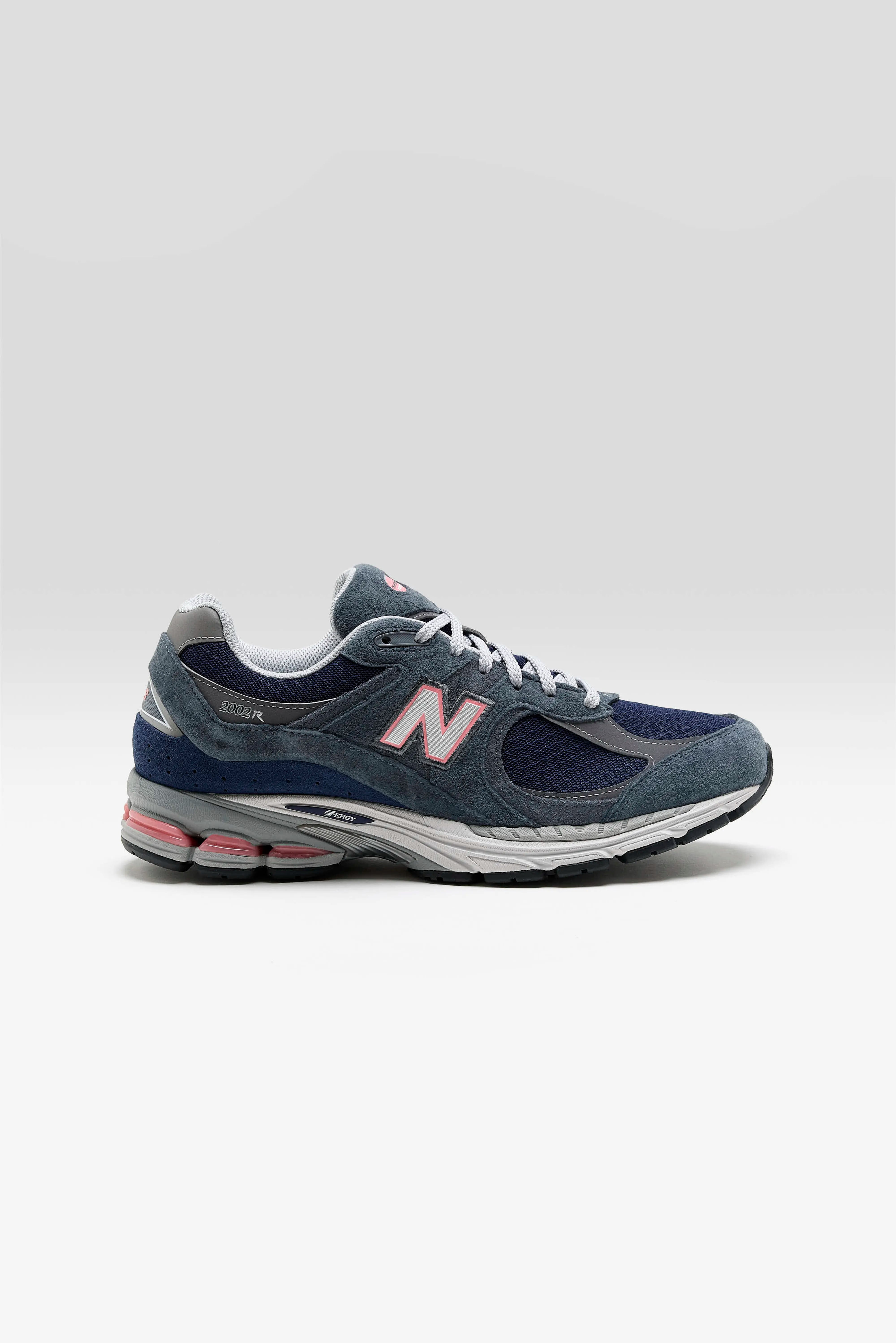 2002R for Men (261 / M / GRAPHITE)