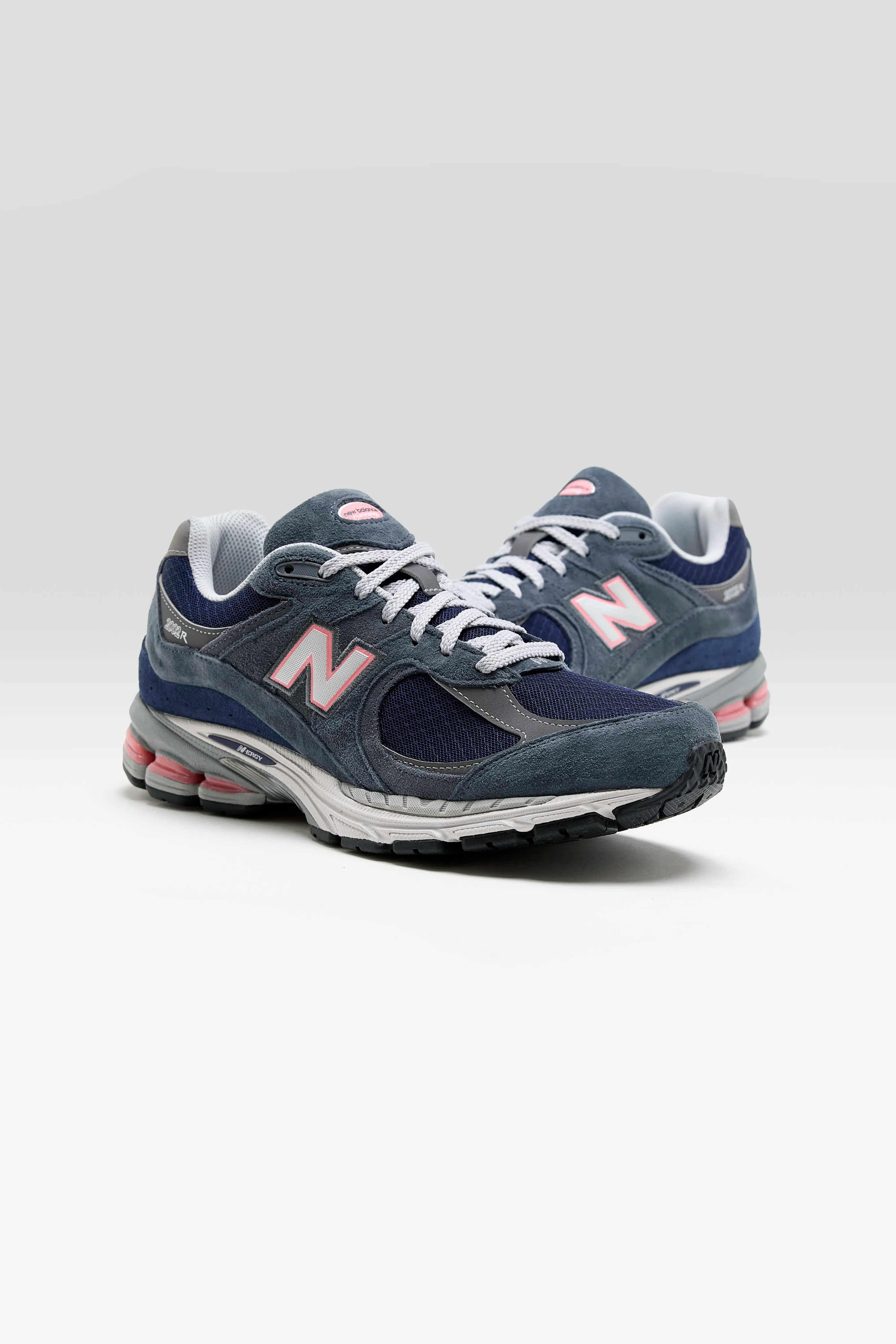 2002R for Men (261 / M / GRAPHITE)