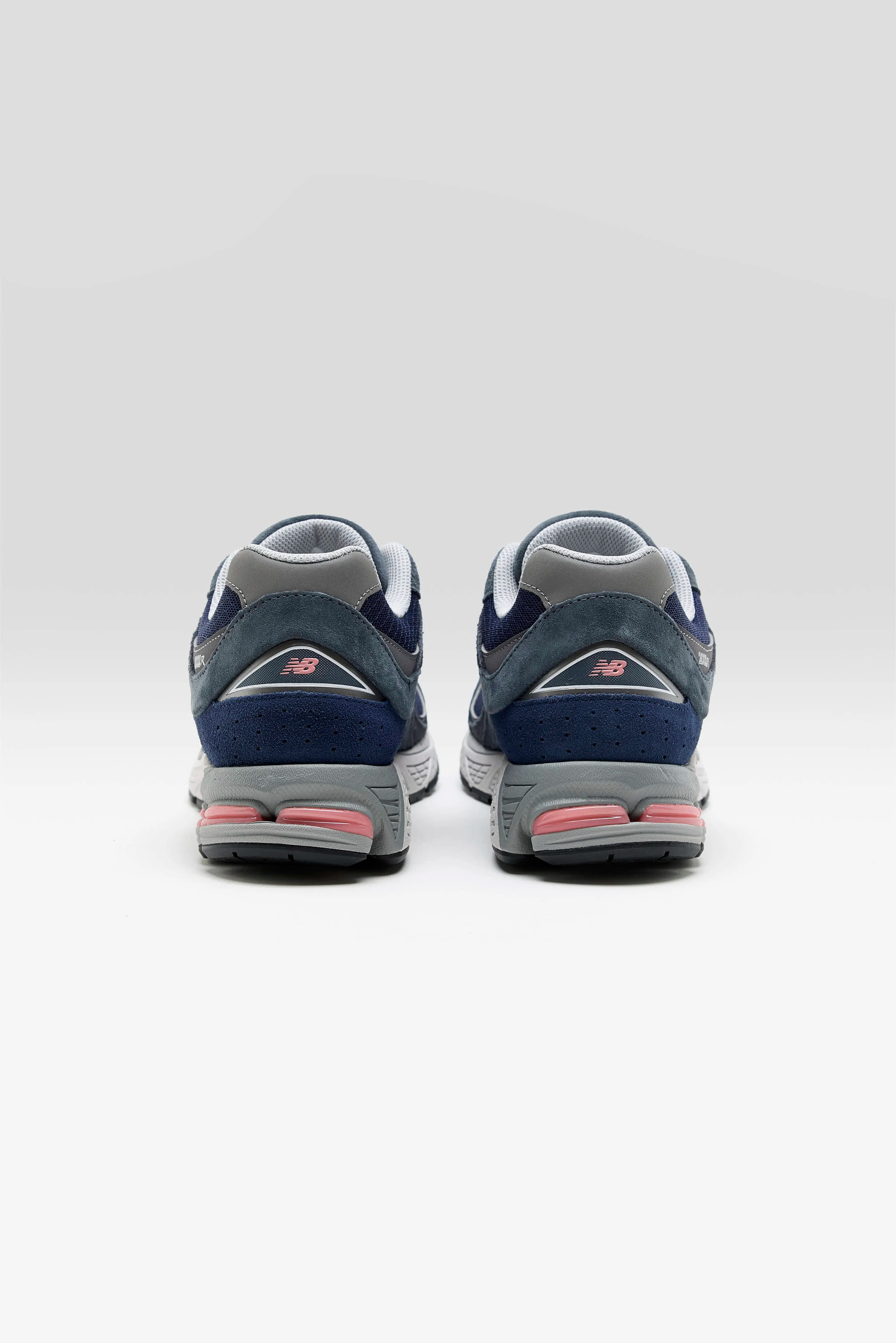 2002R for Men (261 / M / GRAPHITE)