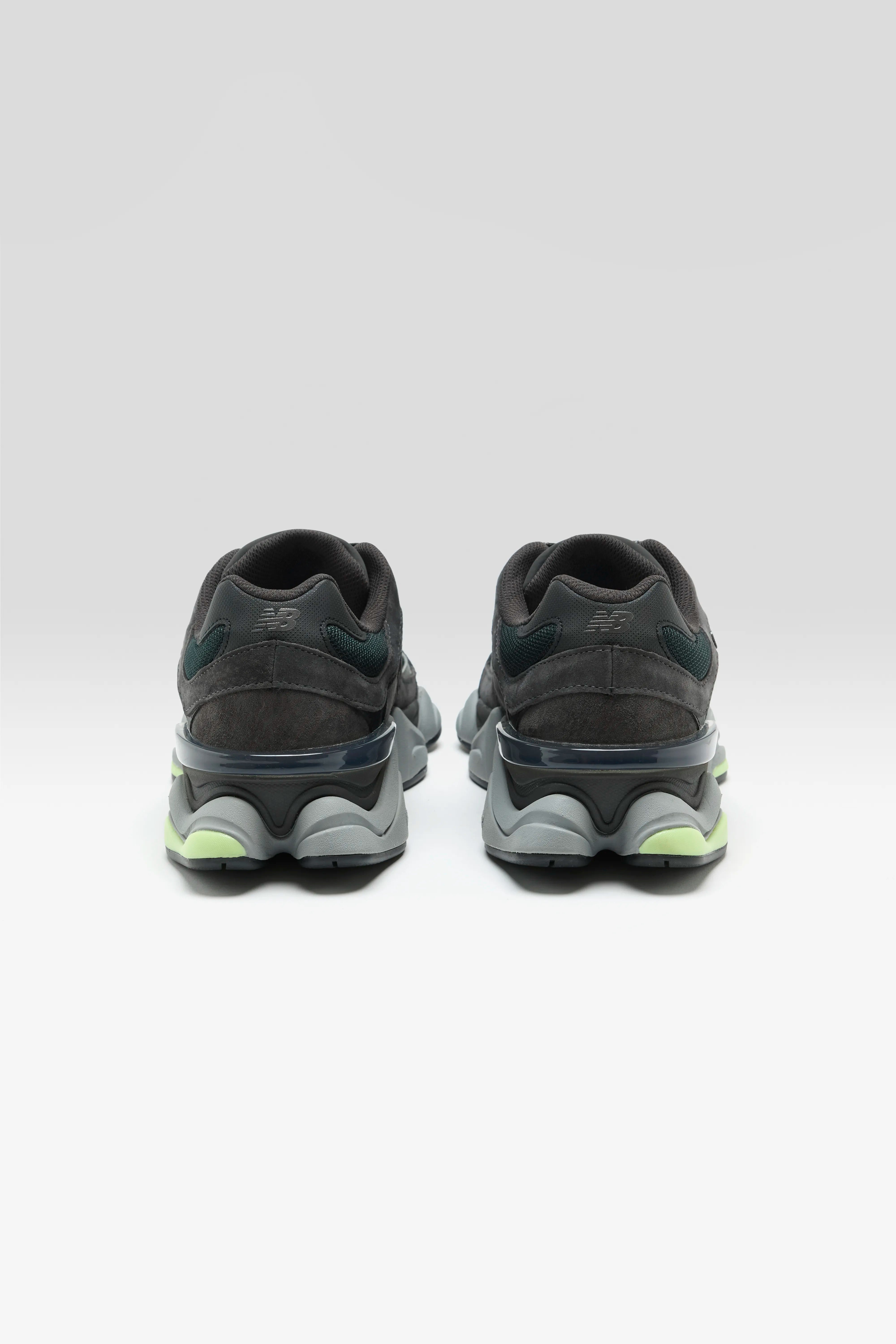 9060 pour Homme (261 / M / CEMENT)