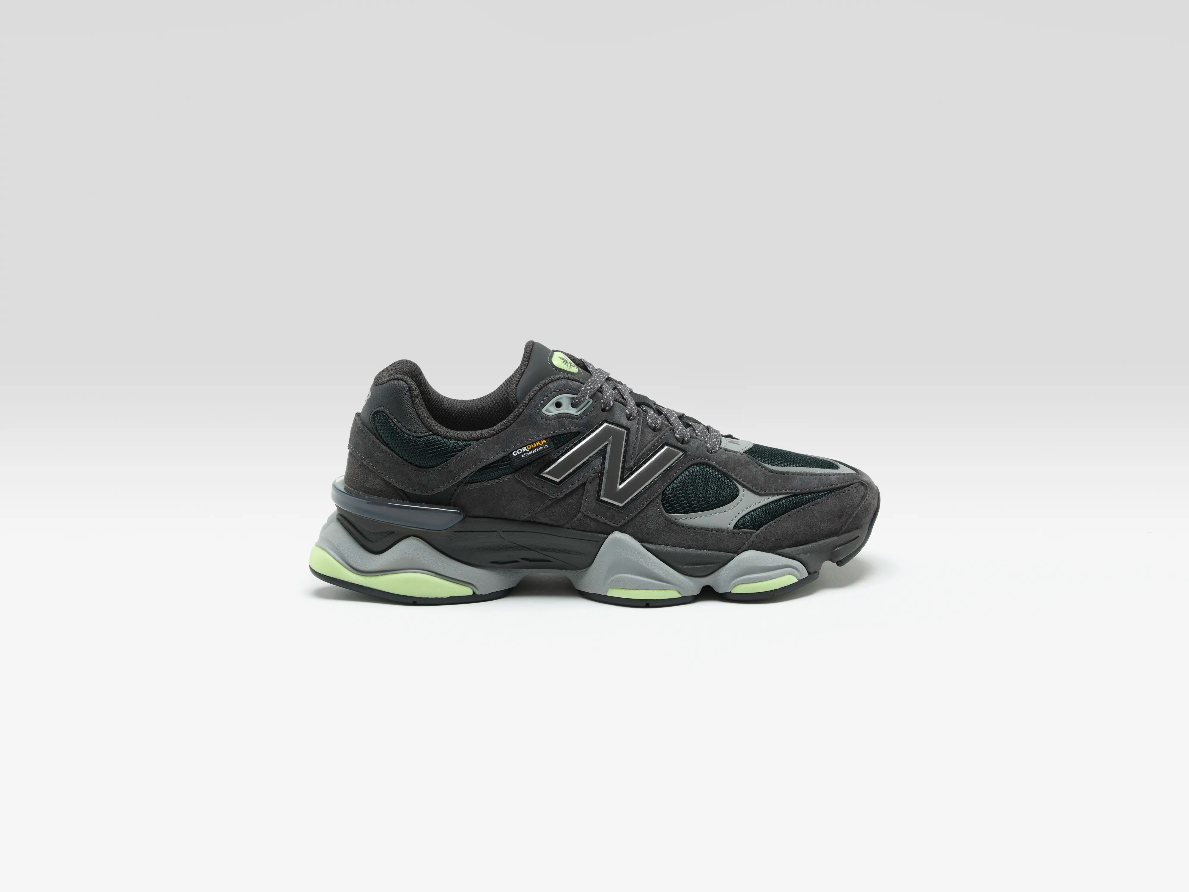 9060 pour Homme (261 / M / CEMENT)