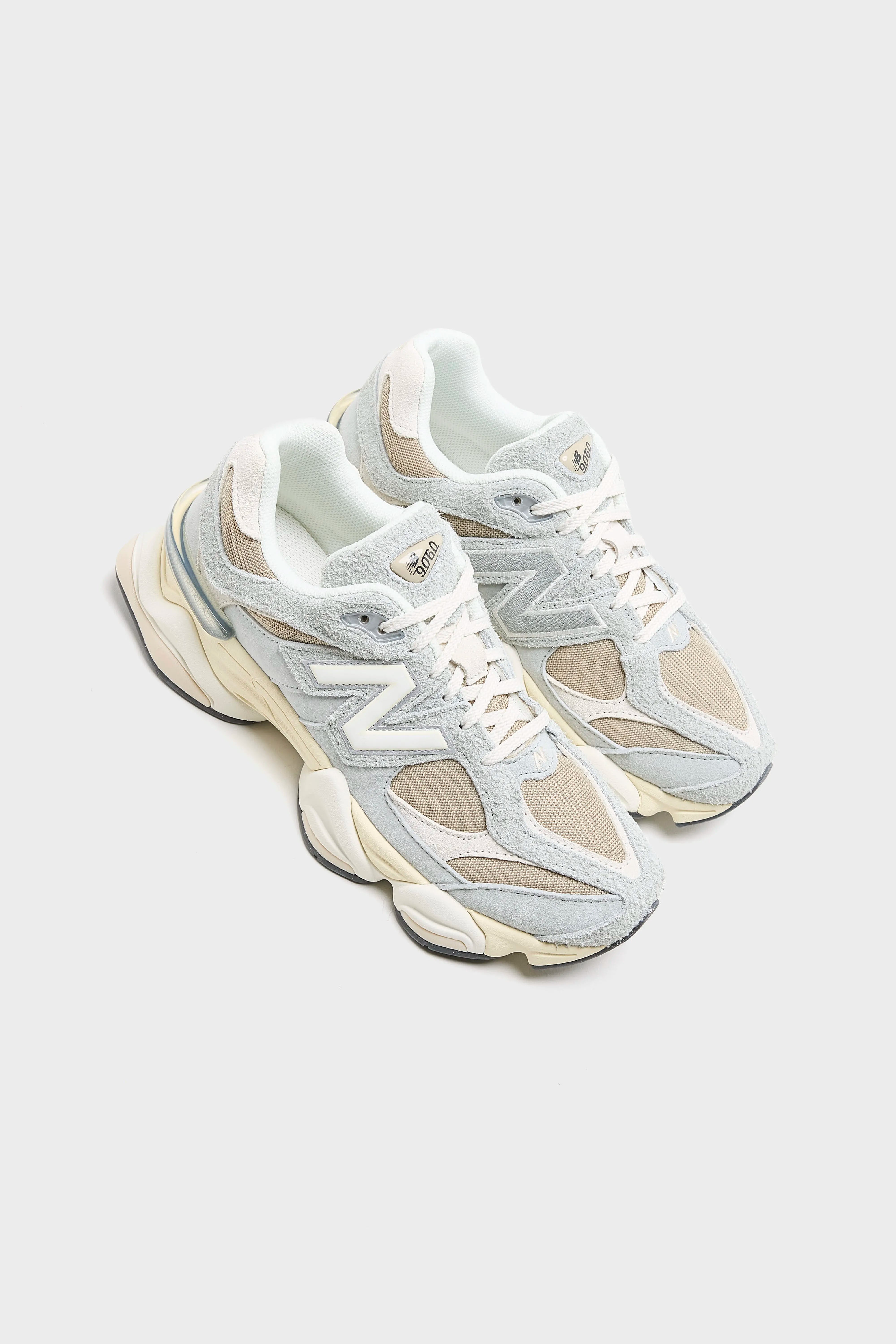 9060 pour Homme (261 / M / GREY)