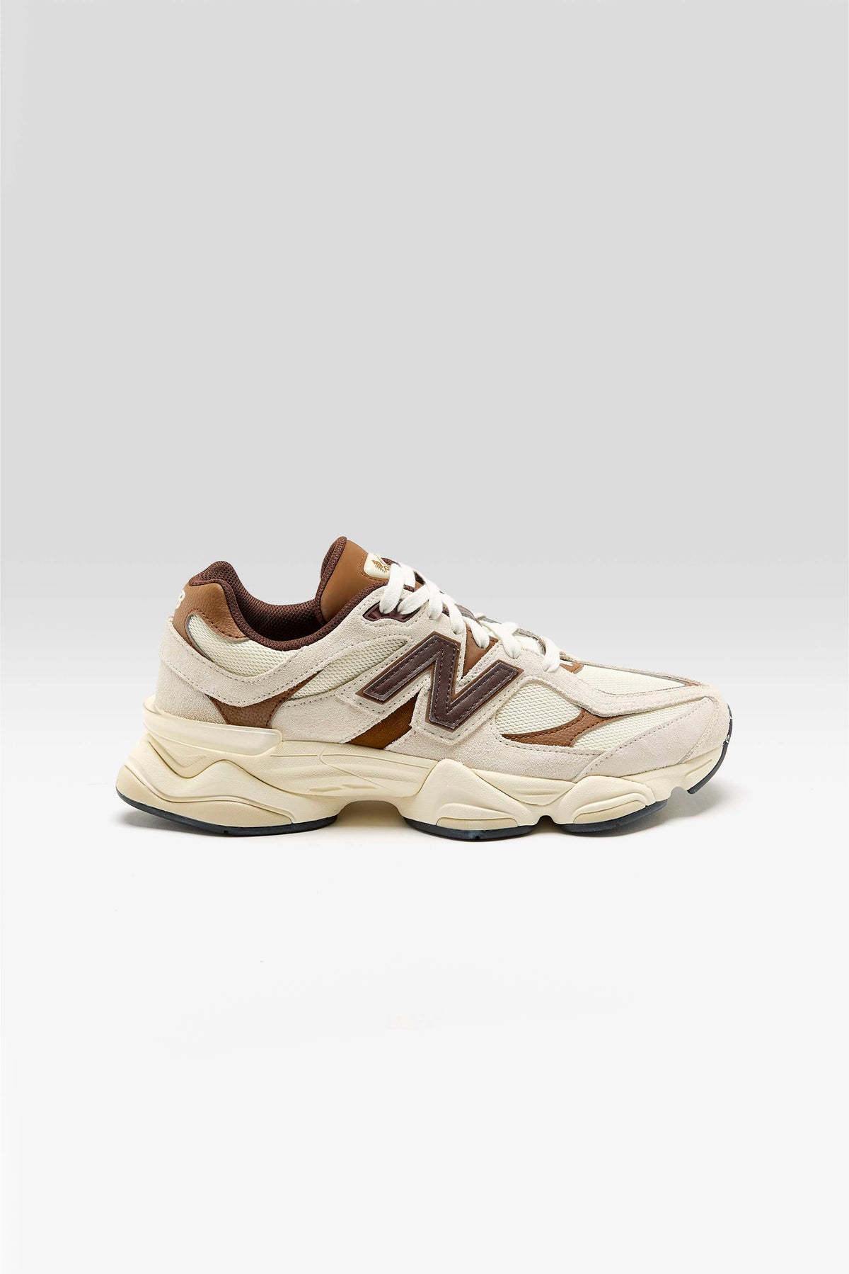 New Balance 9060 for Men (262 / M / BROWN)