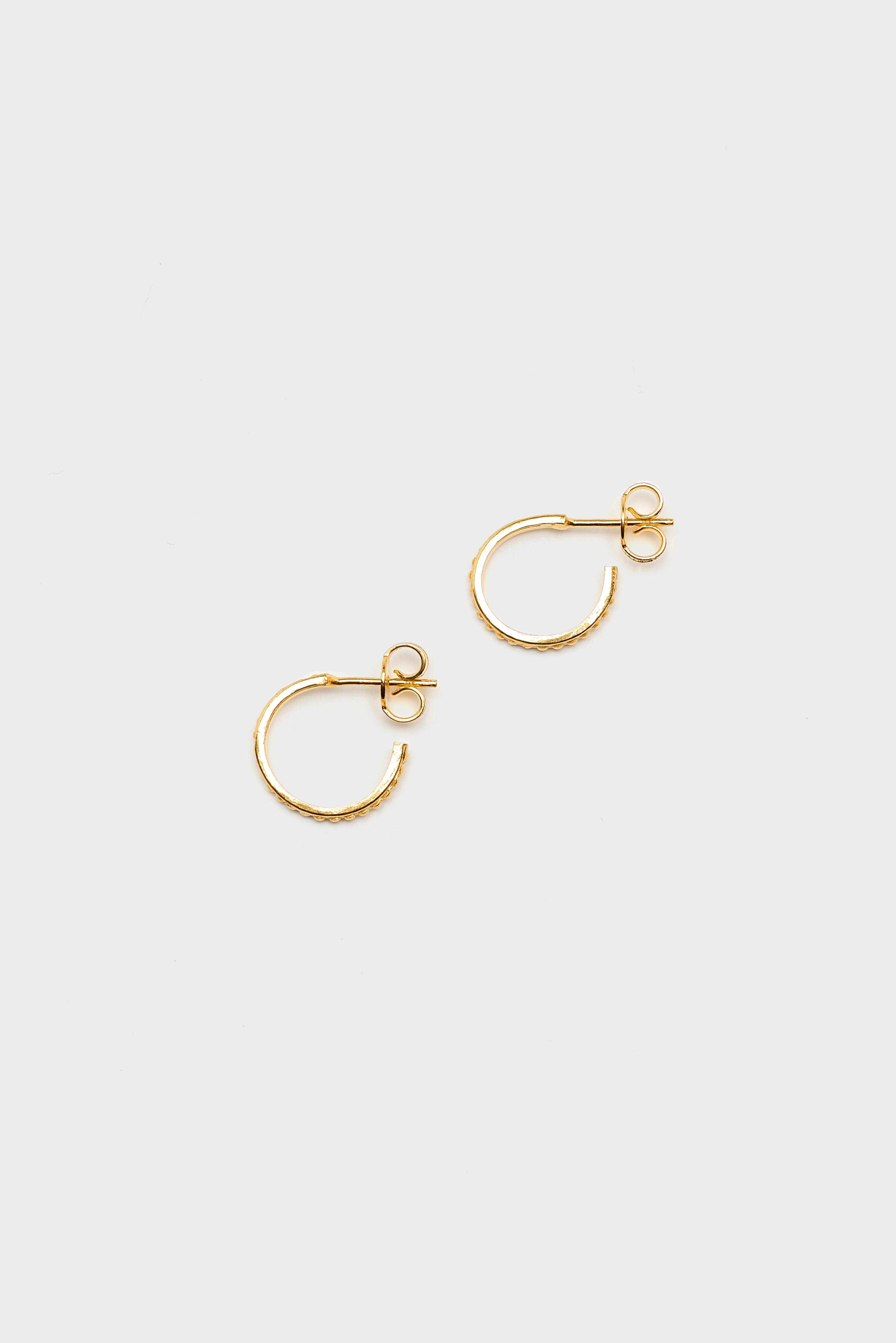 Boucles d'oreilles créoles à pois (261 / W / GOLD)