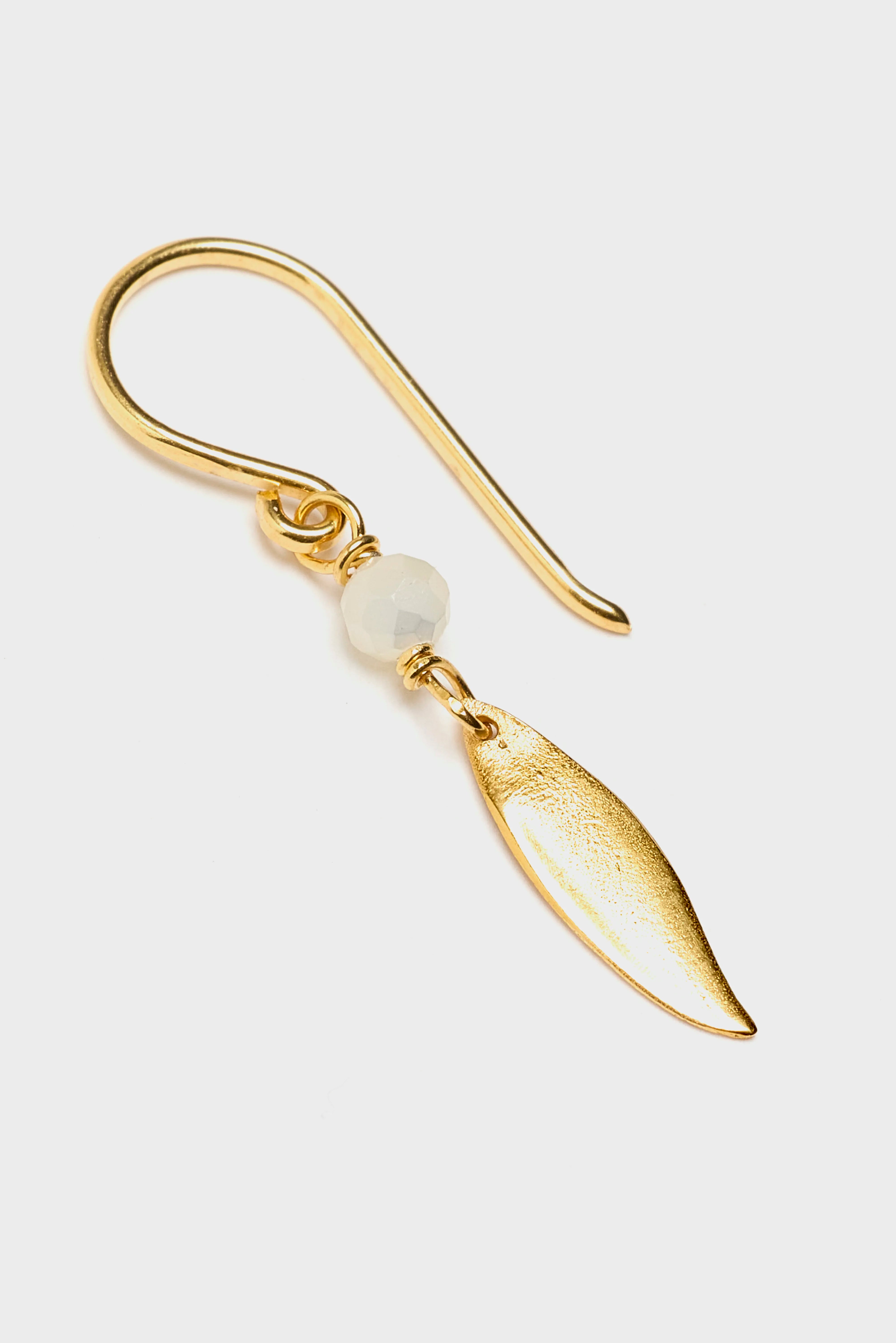 Boucles d'oreilles asymétriques en forme de feuille (261 / W / GOLD)