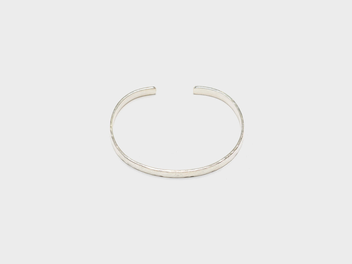 Hammered Bangle Bracelet (262 / U / SILVER)
