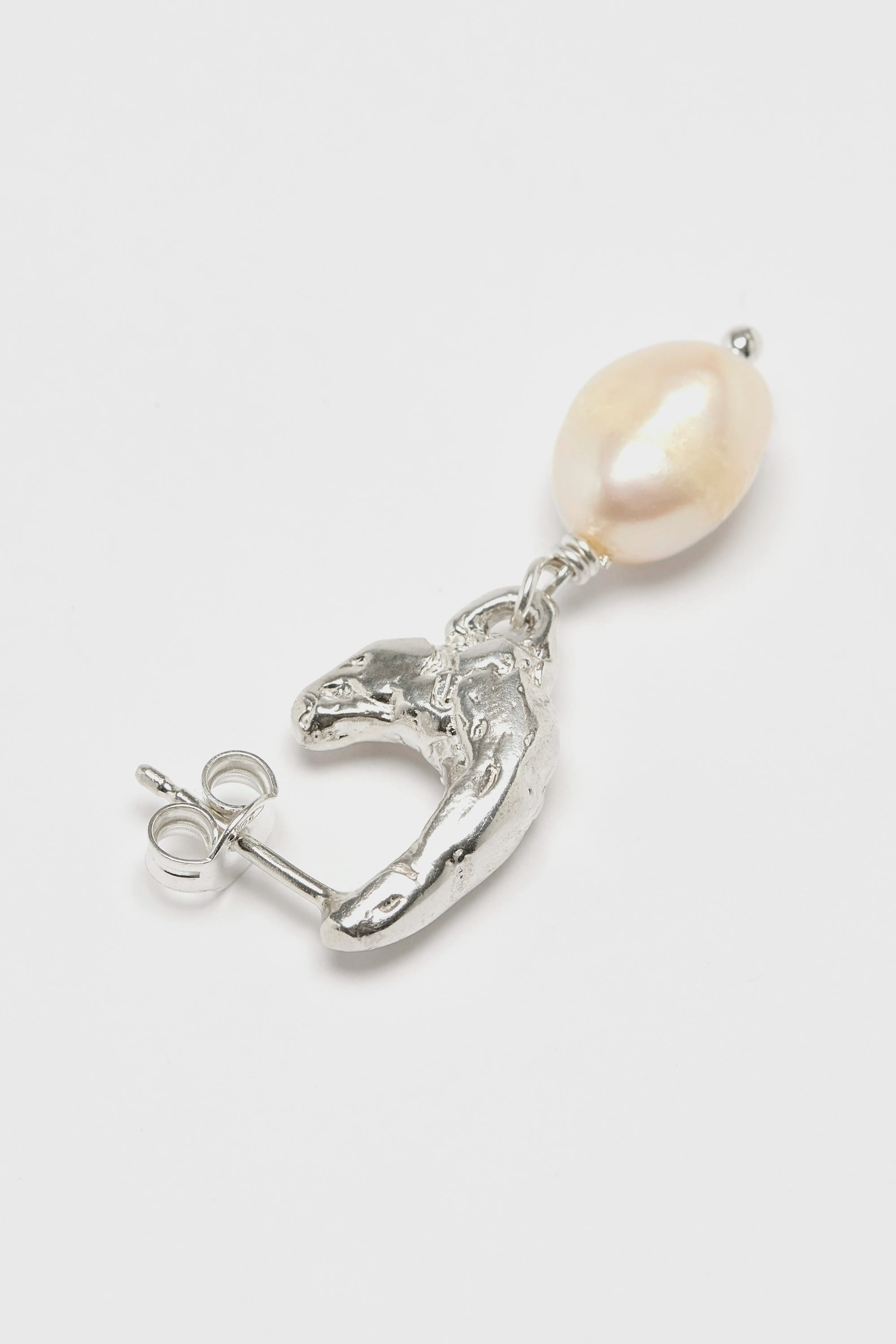 Deo Asymmetric Stud Earrings (261 / W / SILVER)