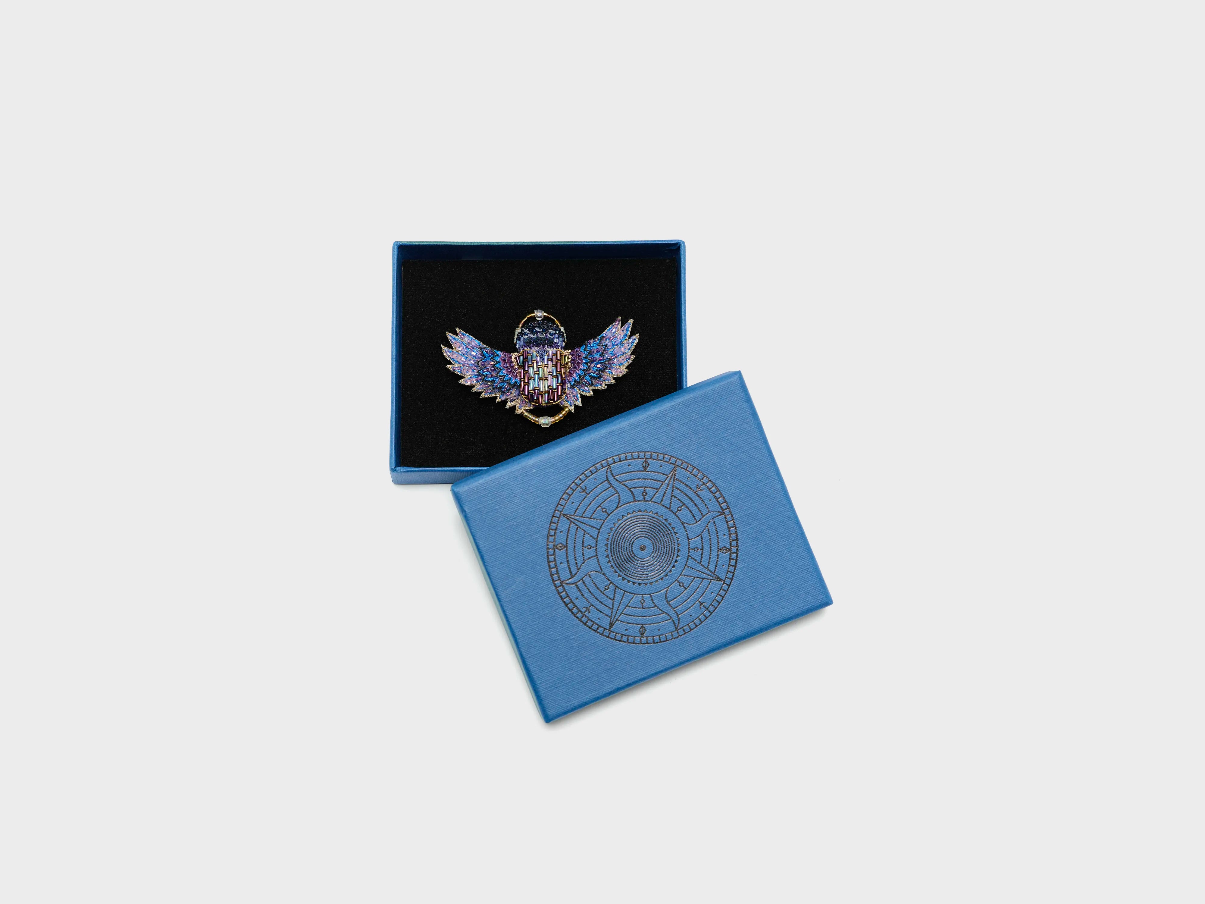 Regal Beetle Brooch (251 / W / BLUE)