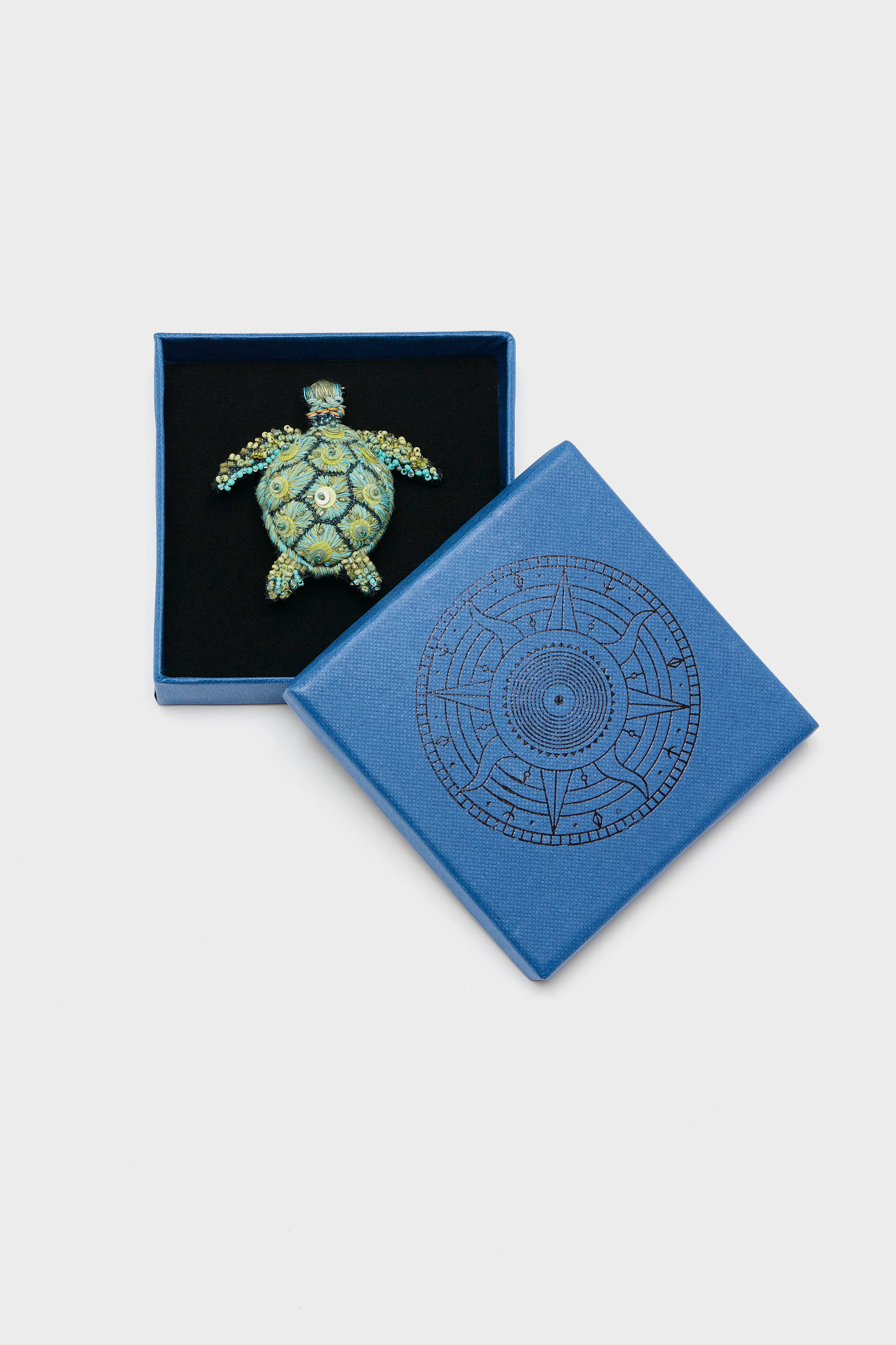 Pacific Sea Turtle Brooch Pin (261 / W / BLUE)
