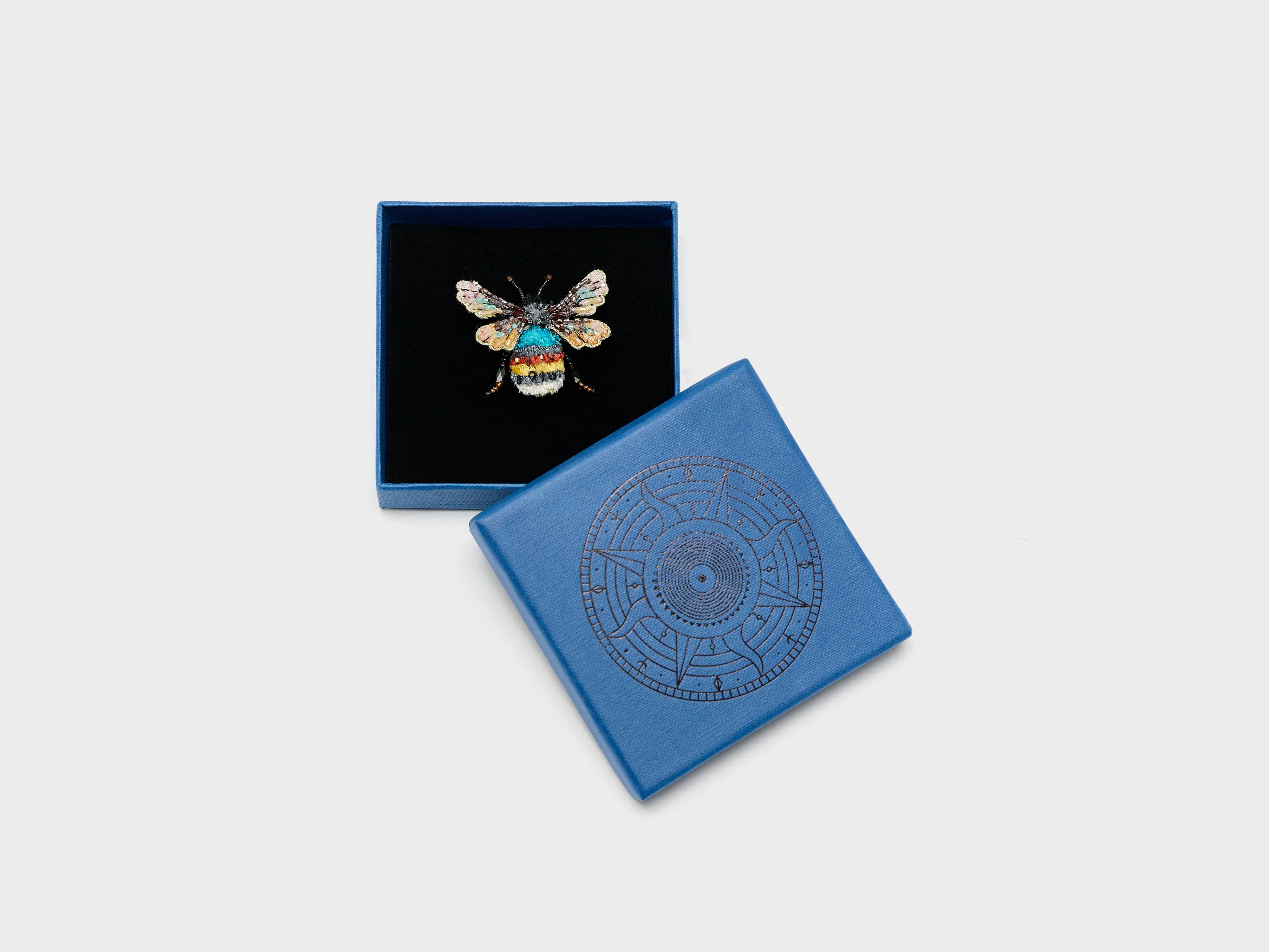 Striped Bee Brooch Pin (252 / W / MULTICOLOR)