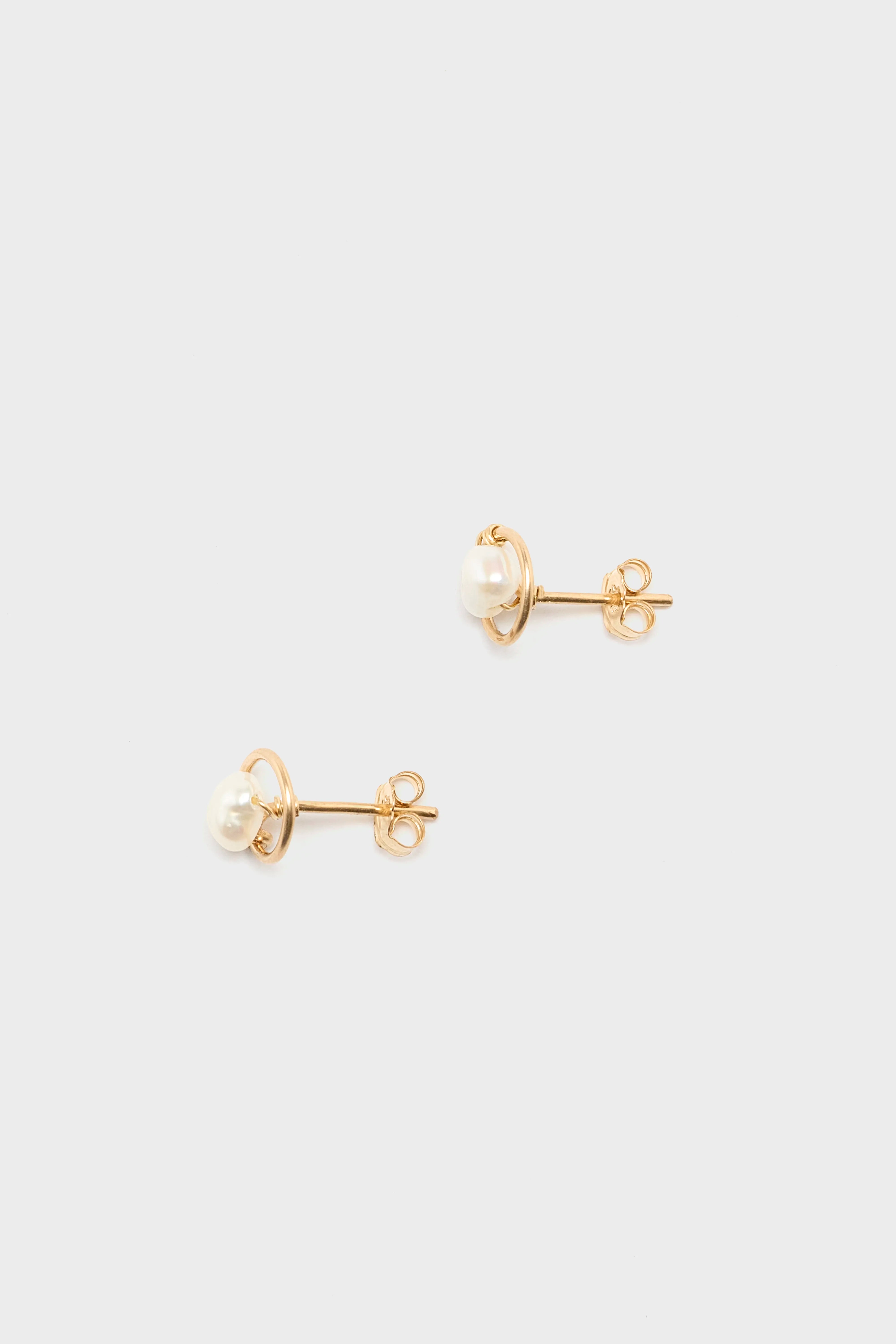 Essential Swan Stud Earrings (252 / W / GOLD)