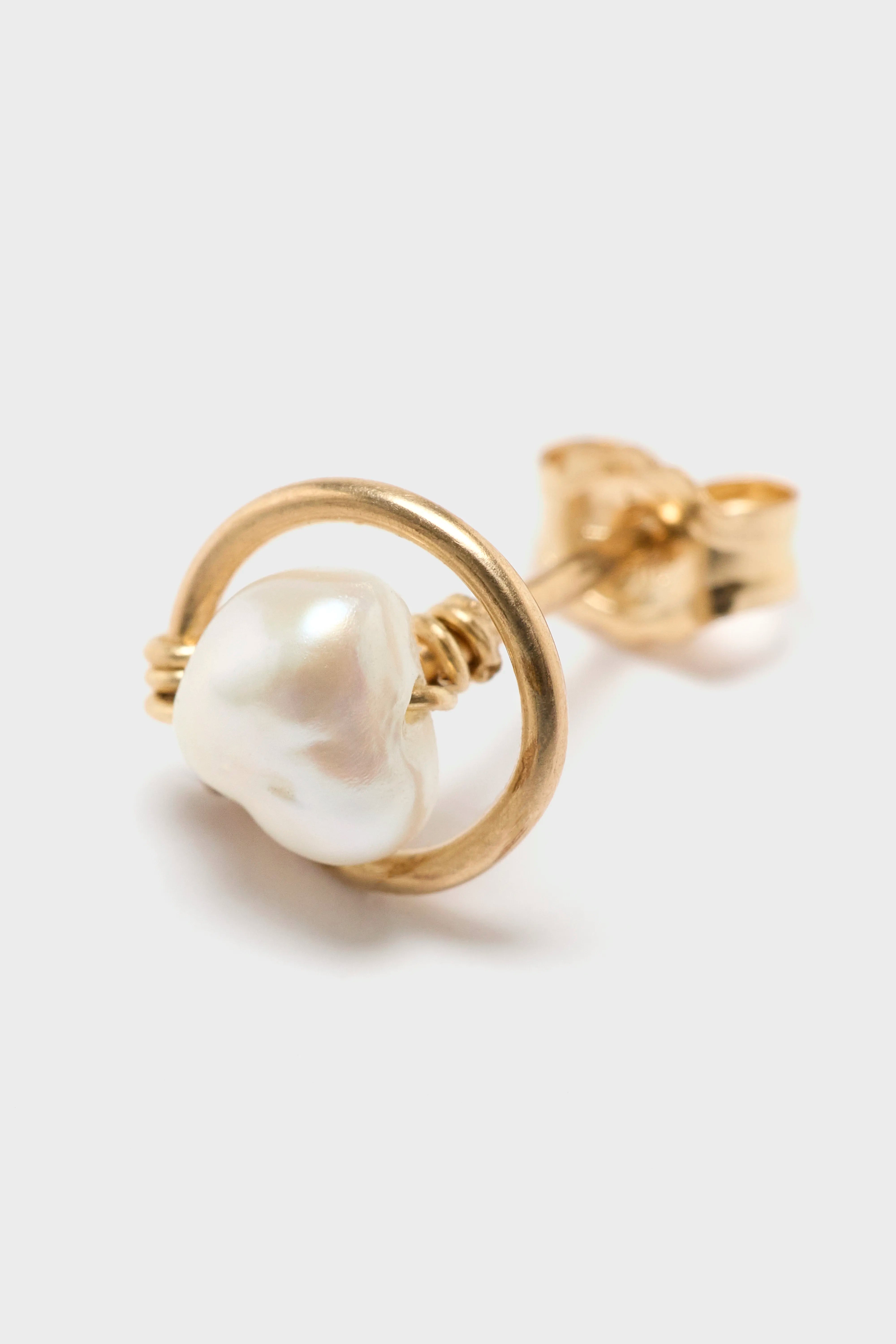 Essential Swan Stud Earrings (252 / W / GOLD)