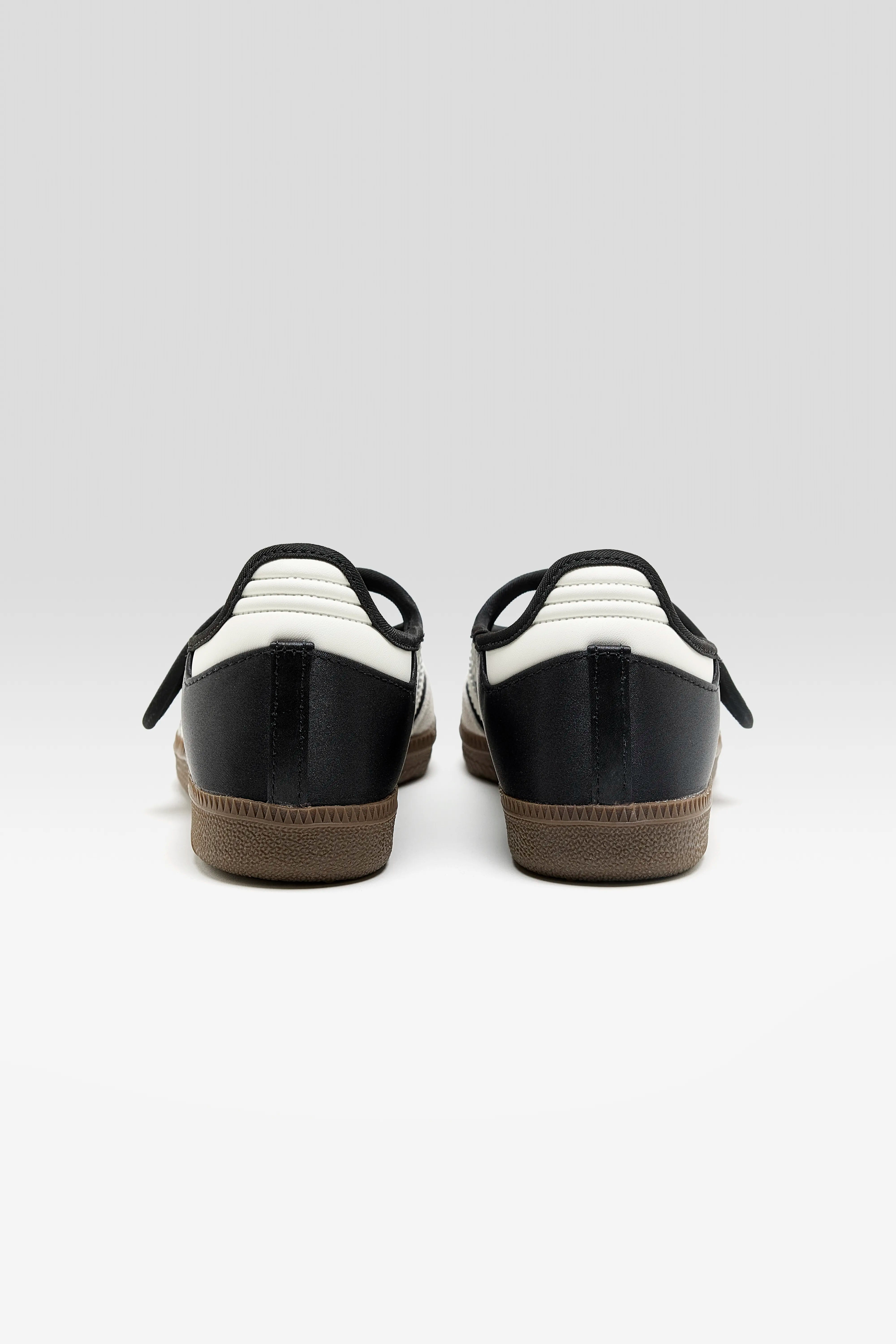 Samba Jane for Women (262 / W / BLACK)
