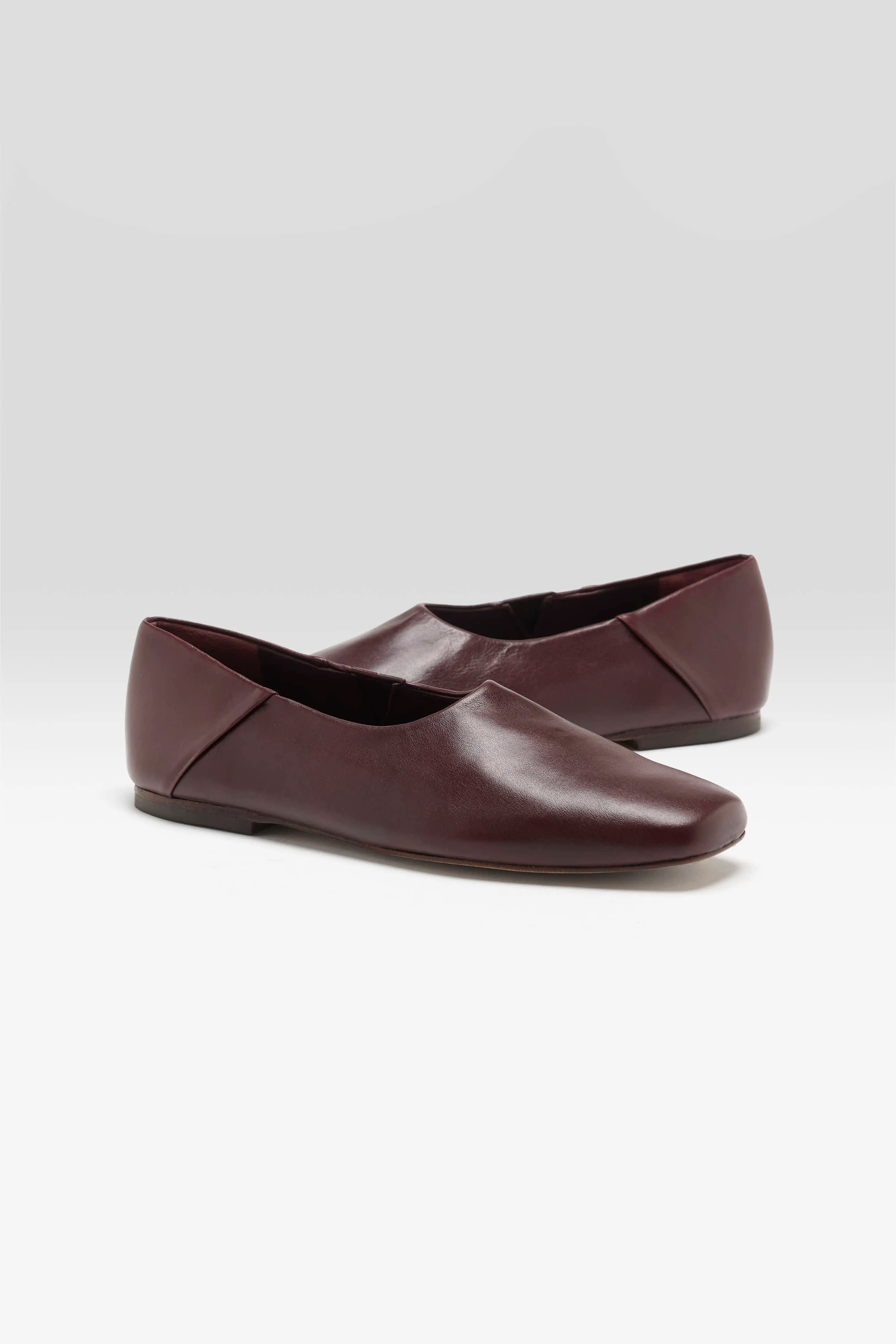Berta Flats (262 / W / BURGUNDY)
