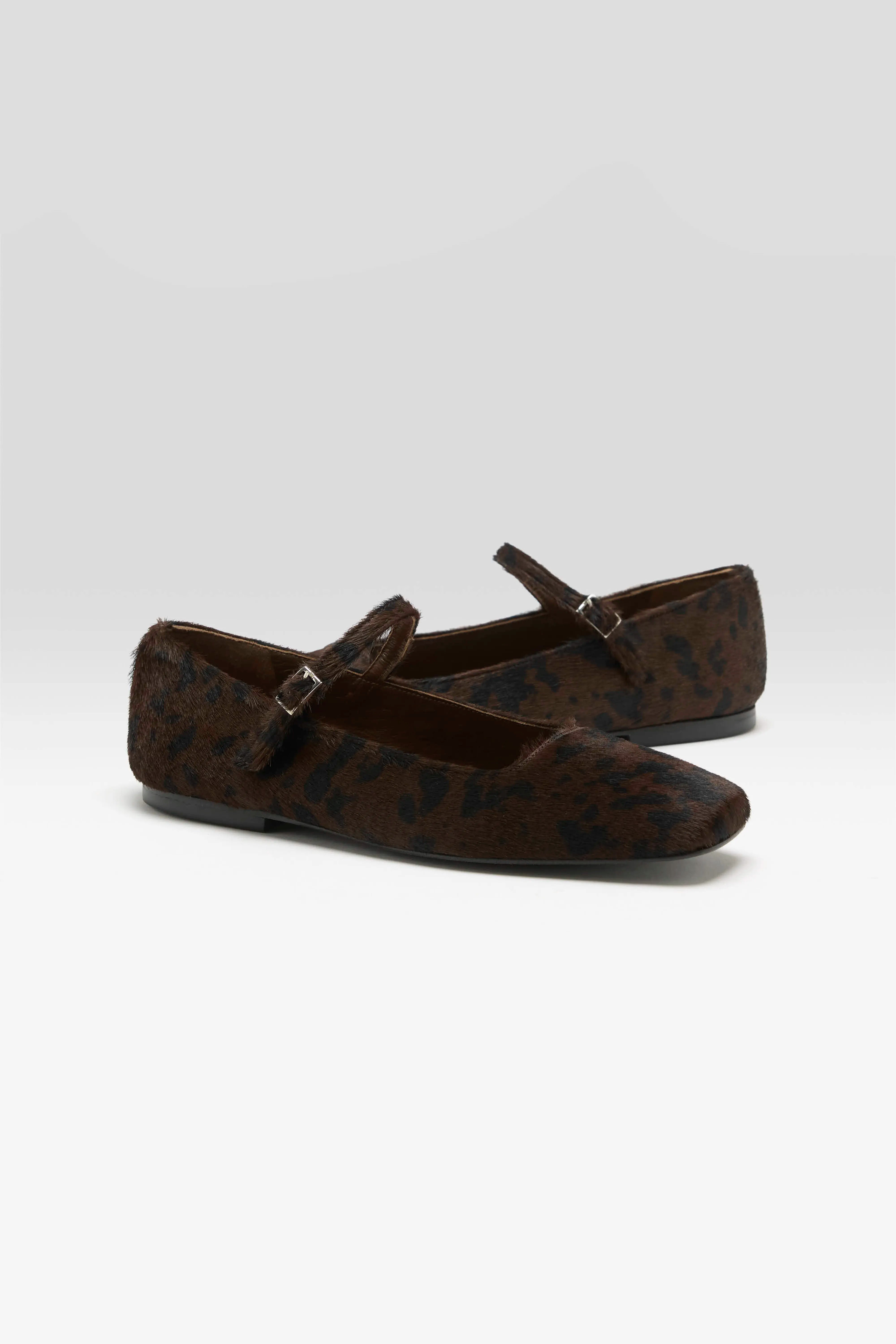 Julieta Mary Janes (262 / W / BROWN)
