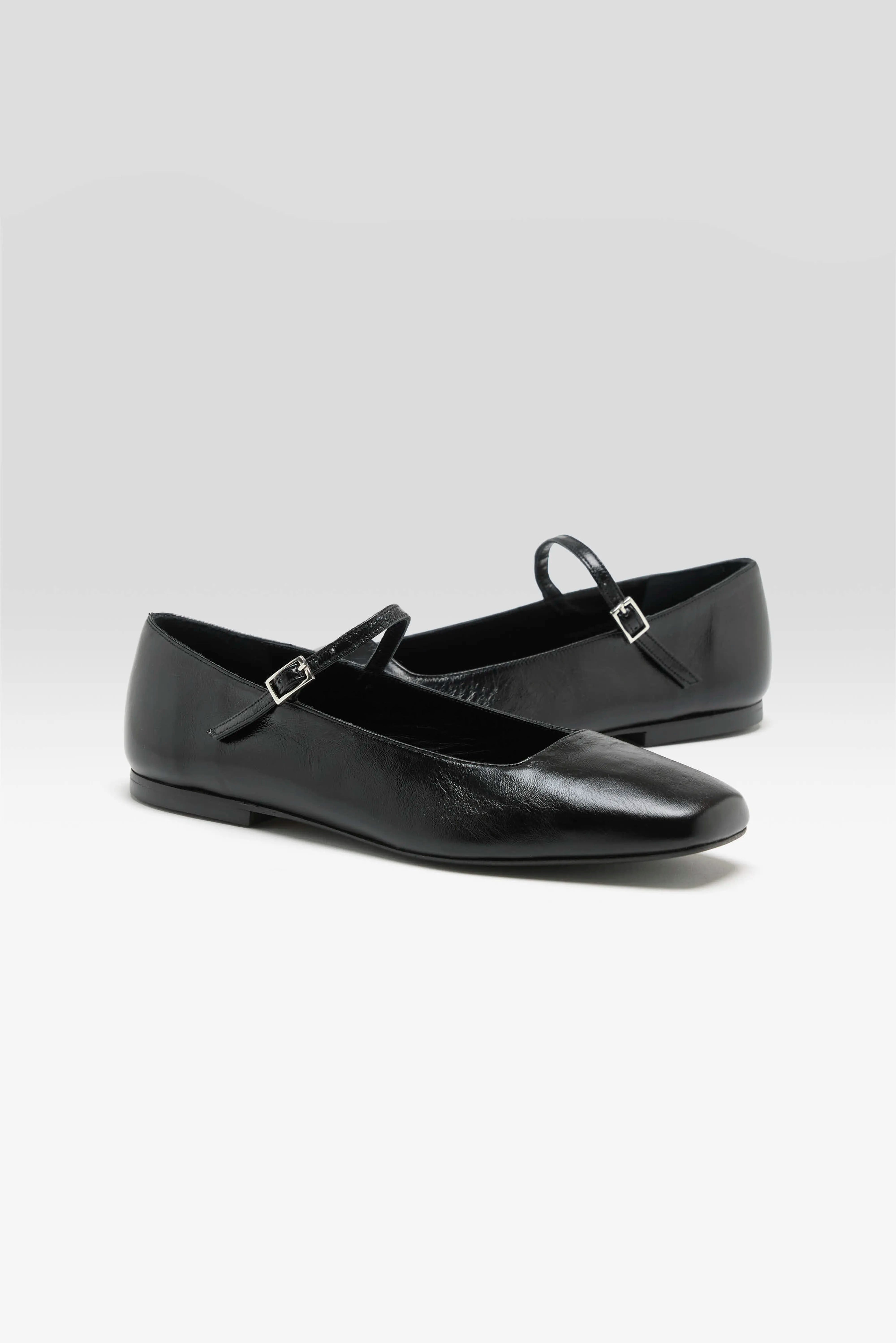 Julieta Mary Janes (262 / W / BLACK)
