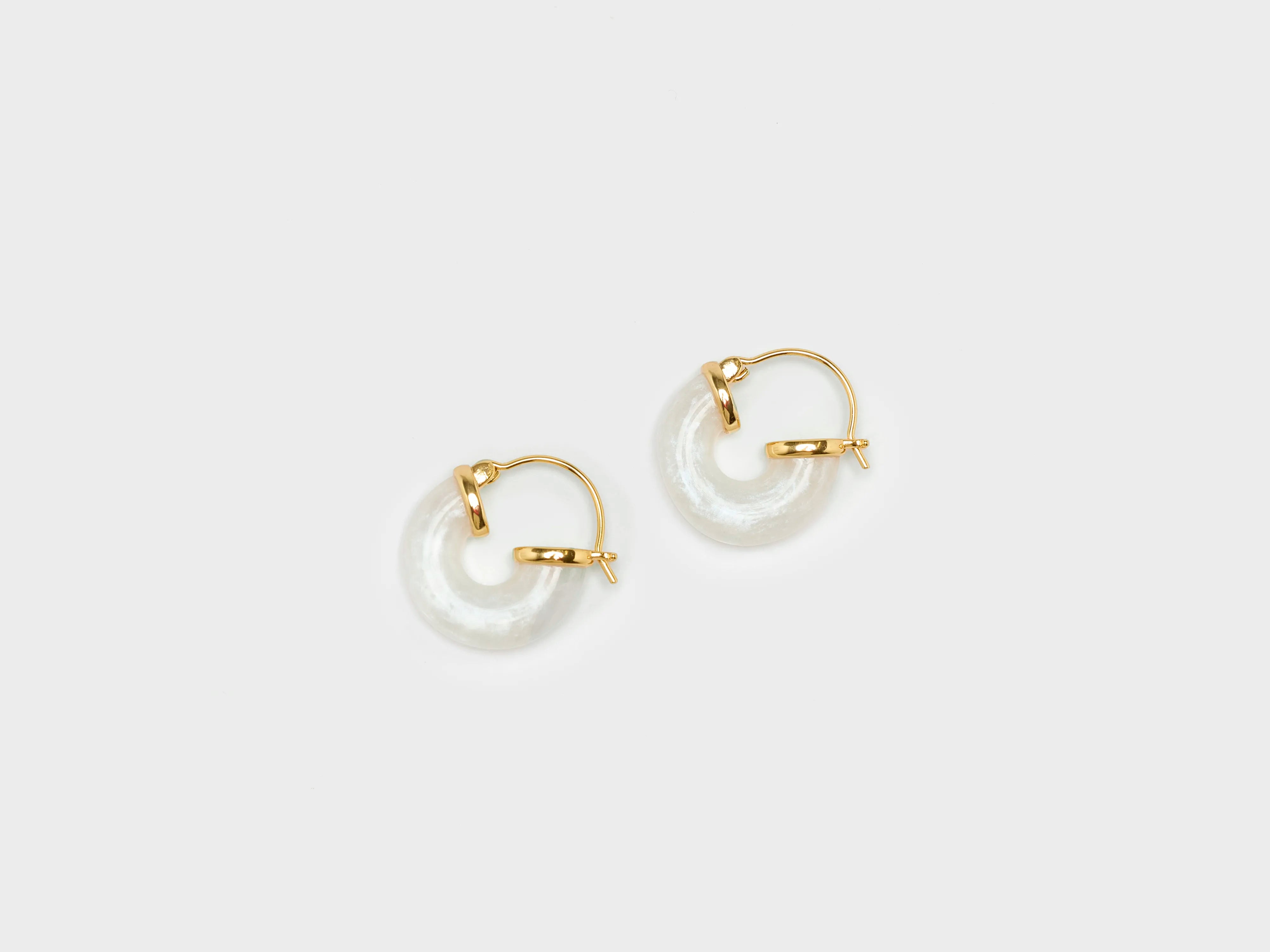 Petit White Swell Hoop Earrings  (251 / W / GOLD)