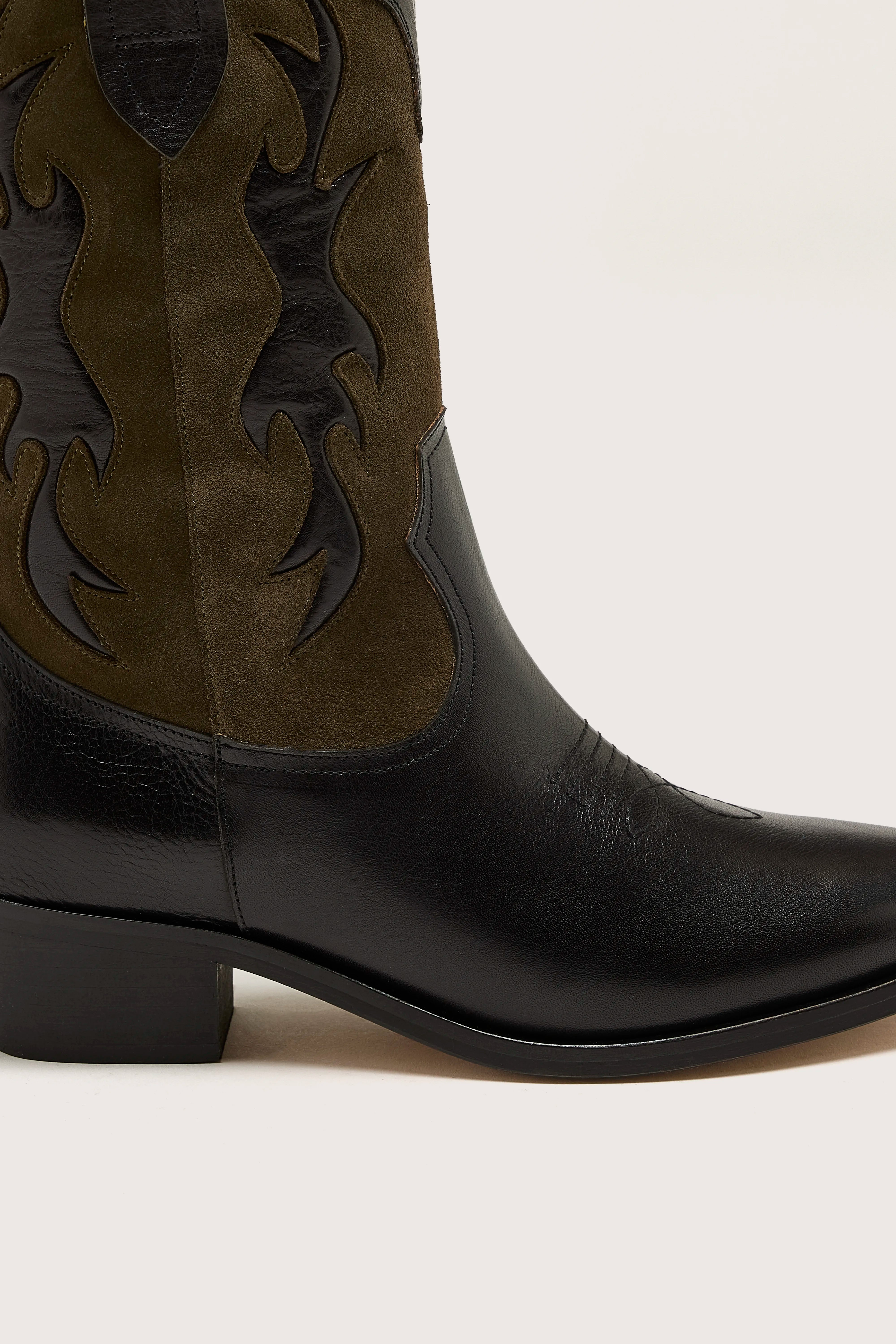 Wanda Cowboy Boots (242 / W / BLACK)