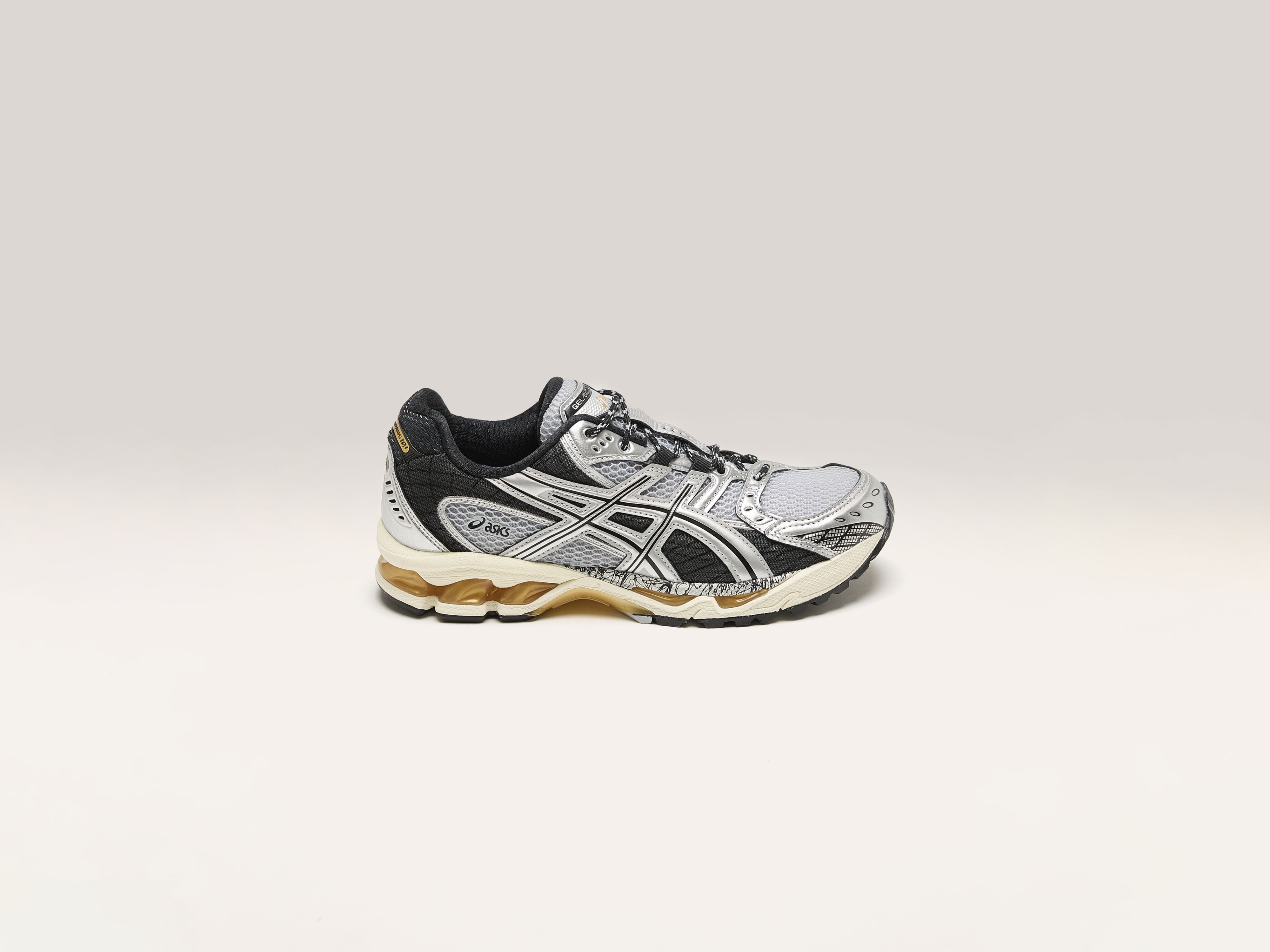 Gel-Nimbus 10.1 pour Femmes (242 / W / BLACK)